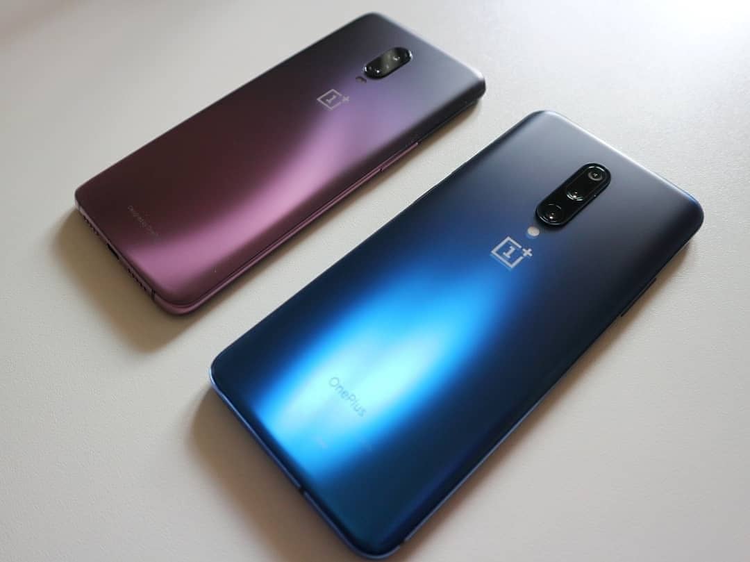 OnePlus siblings 👯‍♀️ #OnePlus6T Thunder Purple and #OnePlus7Pro Nebula Blue 💜💙