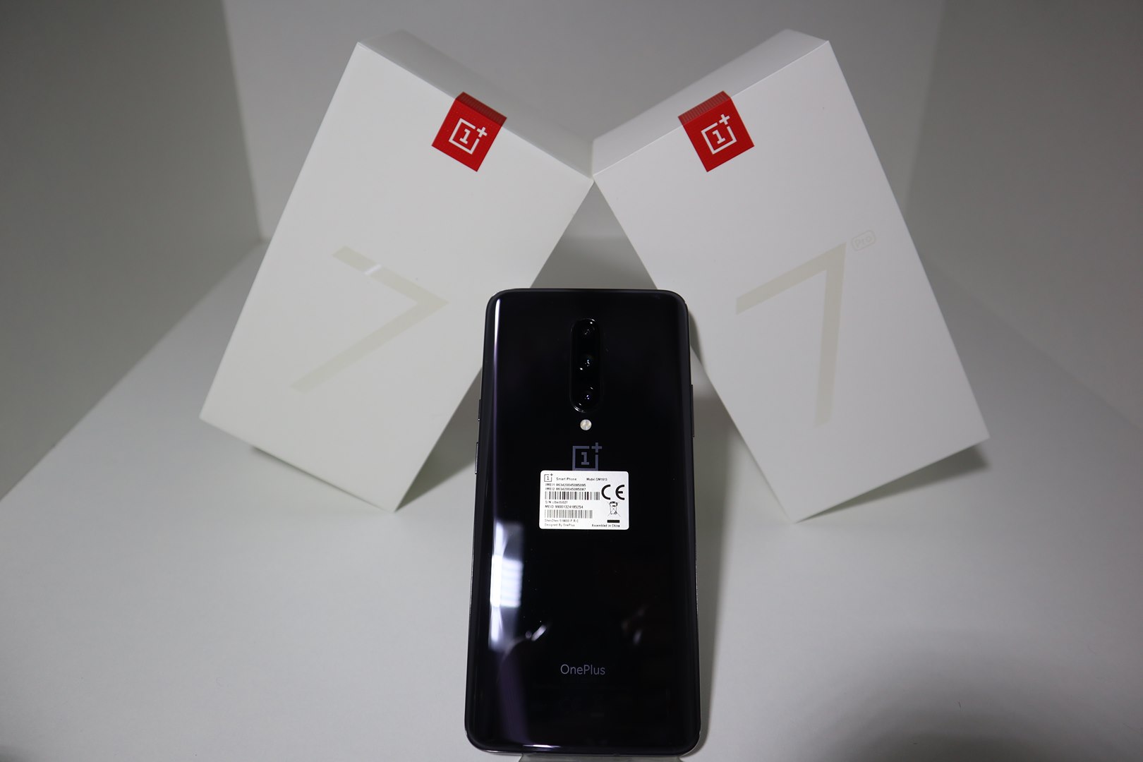 Unboxing OnePlus 7 Mirror Gray Follow @oneplus.global.fans