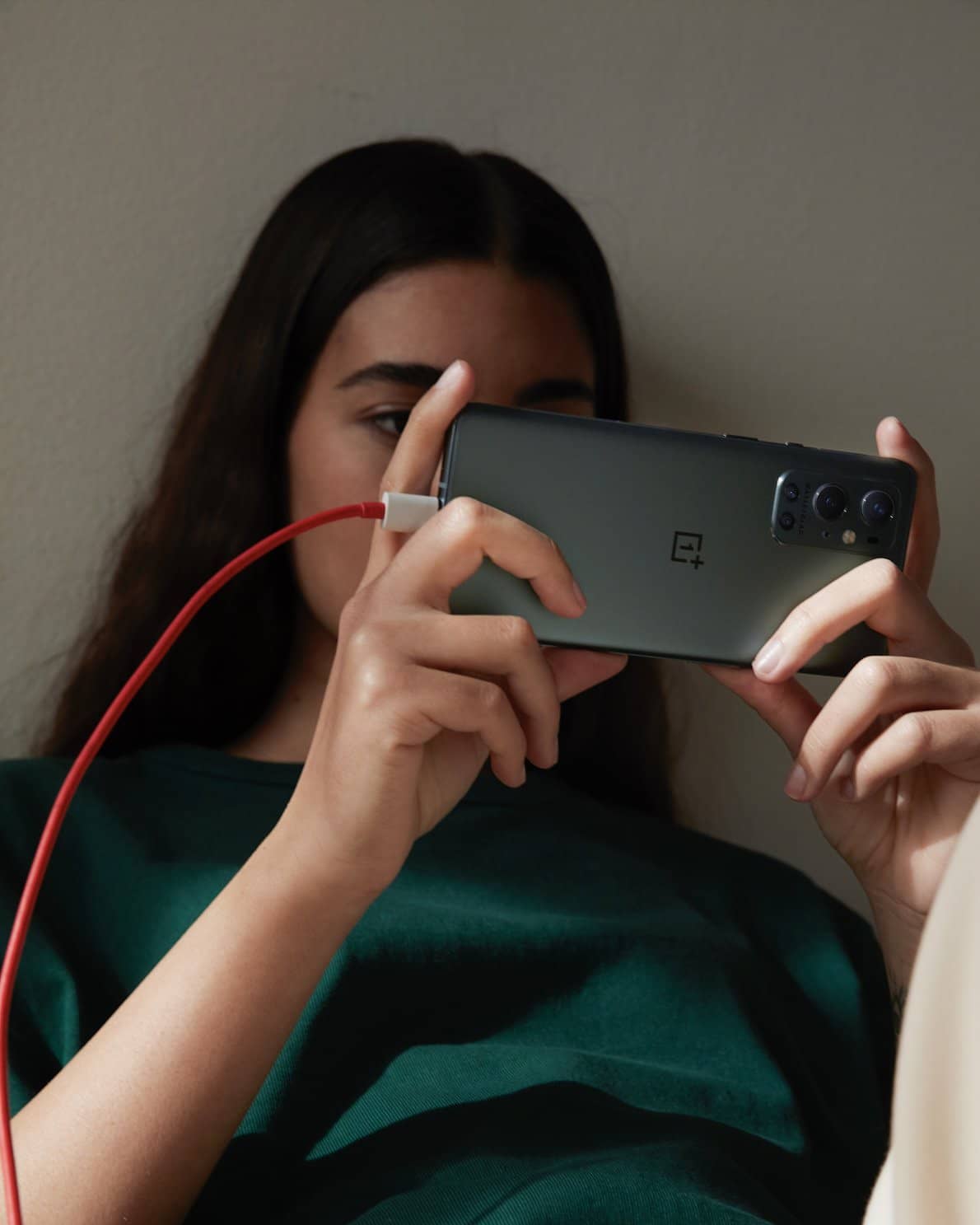 The 65W charging on the OnePlus 8T was fast. On the OnePlus 9 series, it’s even 25% faster, so you can get to 100% in the time it takes you to get ready in the morning.