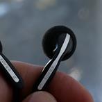 These are the Edifier H180 Earbuds. they are the best under $10 sounding earbuds that i've used.