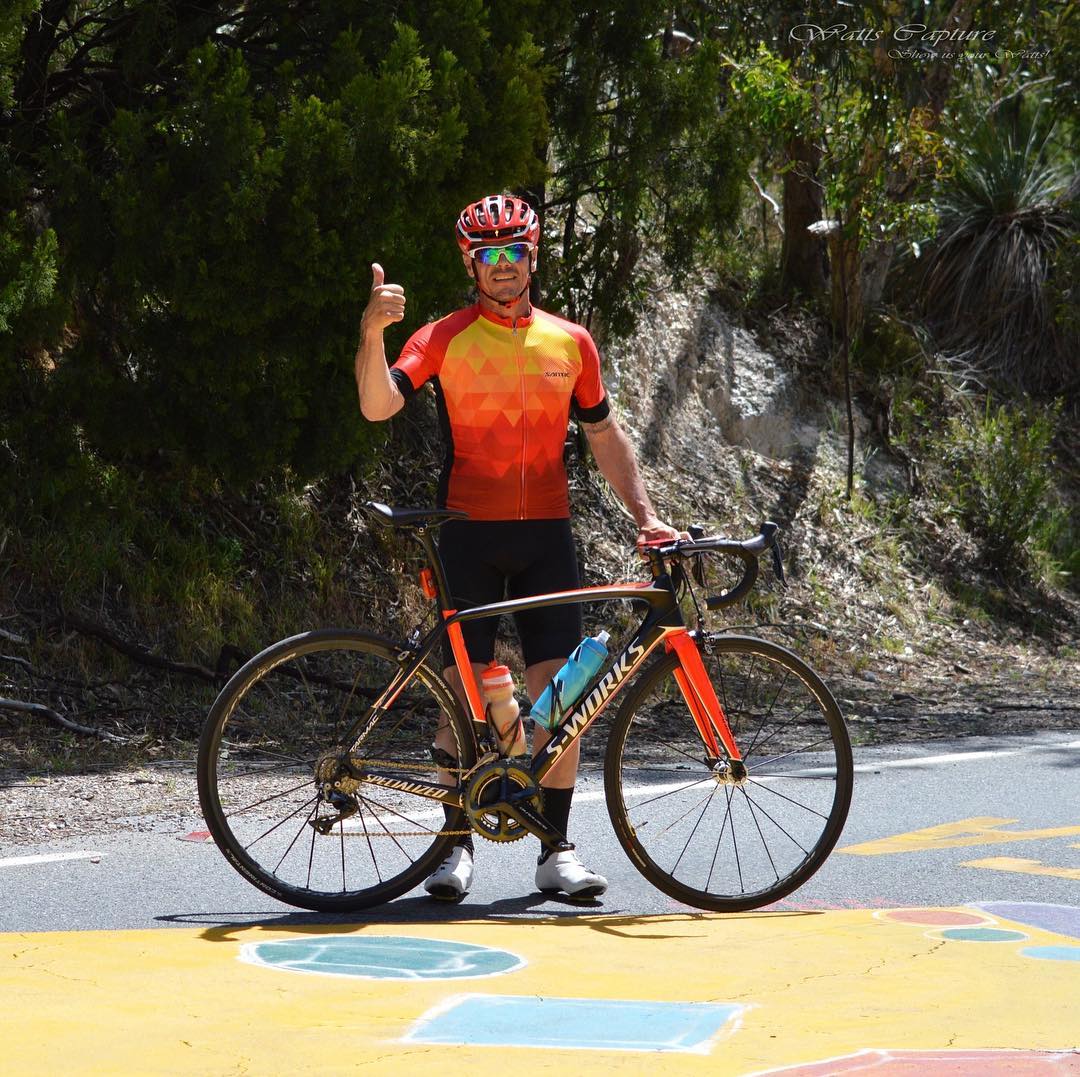 Everesting done right from dawn to dusk, 37 laps of Old Willunga Hill with a total elevation of 8958m in the high performance Santic Elements Kit. Congrats 🎉 to @hellb0y73 for completing your sensational challenge.