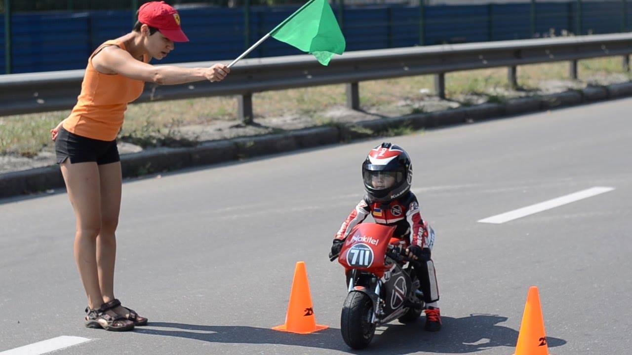 4-year-old has insane motorcycle skills, 