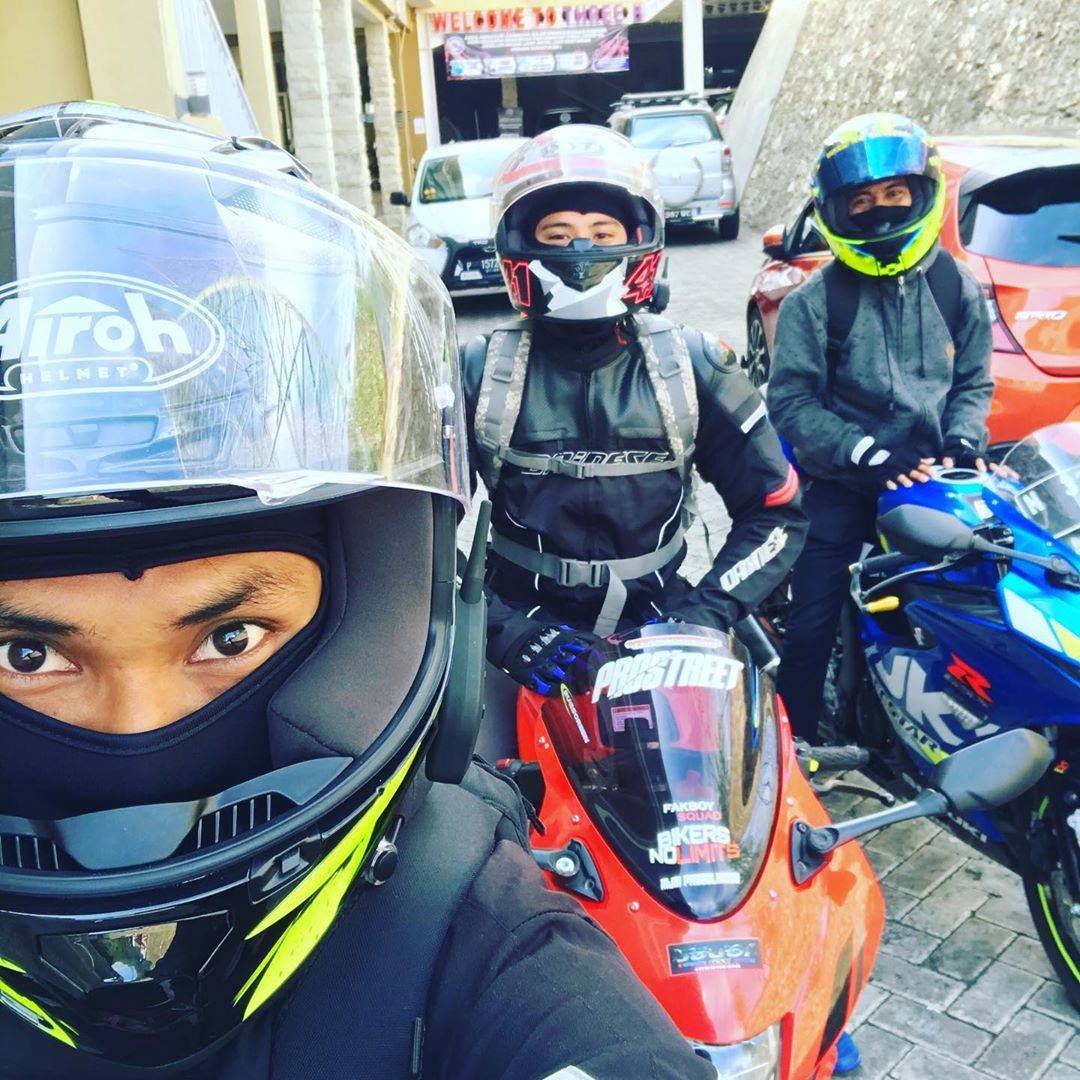 Enjoy the ride with friends