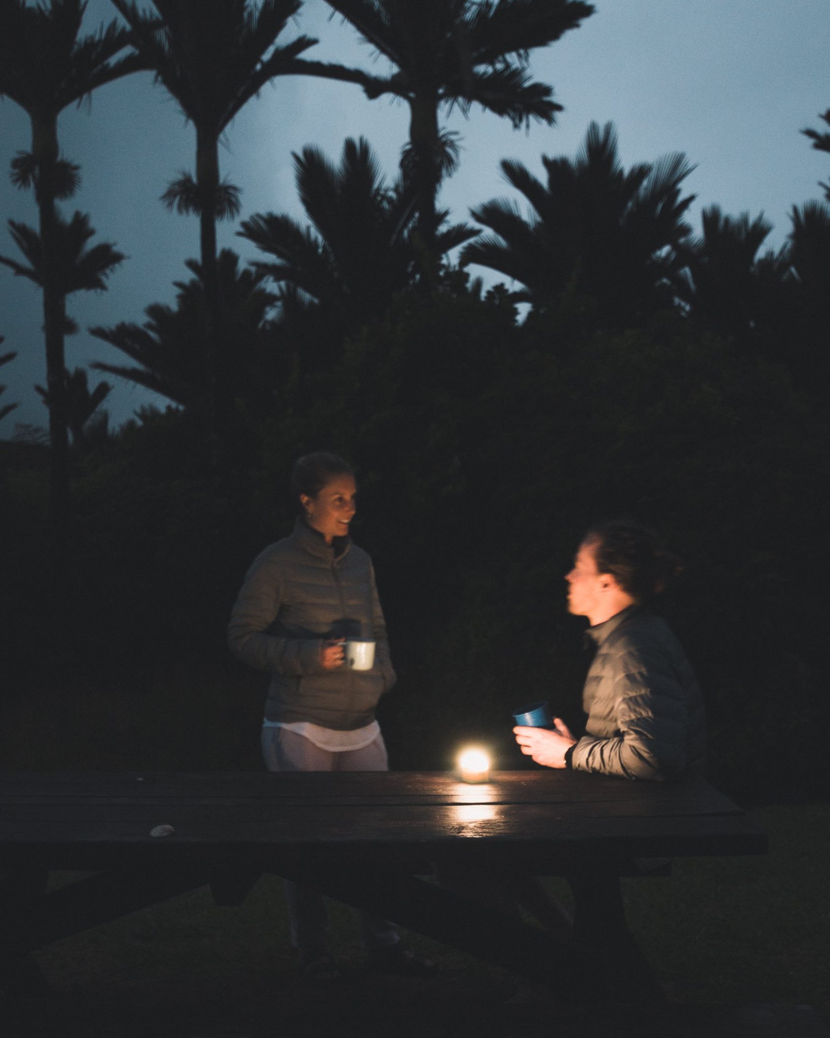 Reading book, gathering with friends, when you travel outside to enjoy the beauty and silence of nature. LA30 can keep you warm and safe.🌙🌙 View more informations about LA30: