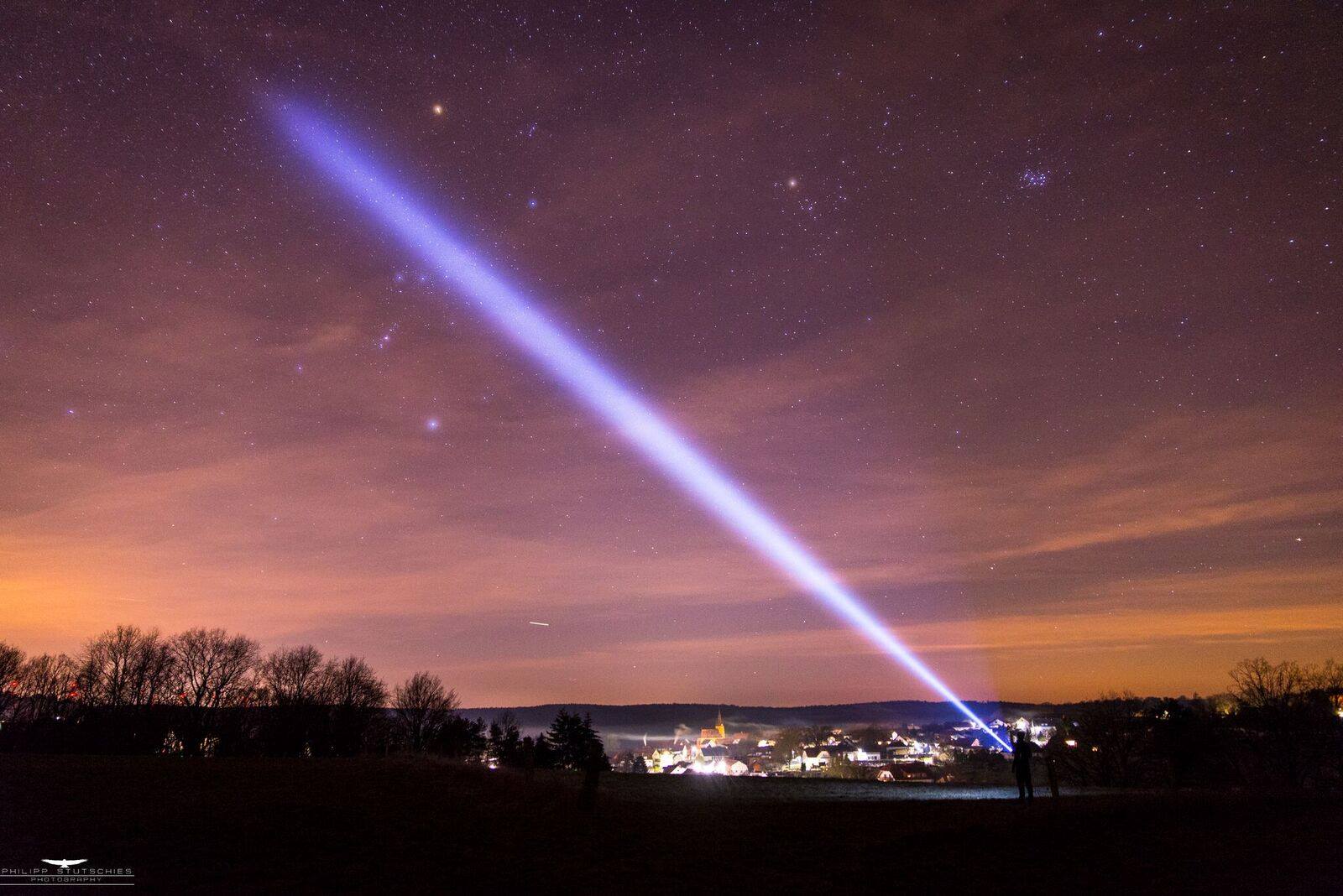 ✨✨With the ultra long range of 1004 meters, MH40GTR line up to the sky and light up the night .✨✨ Photo by Philipp Stutschies More info on MH40GTR👇...