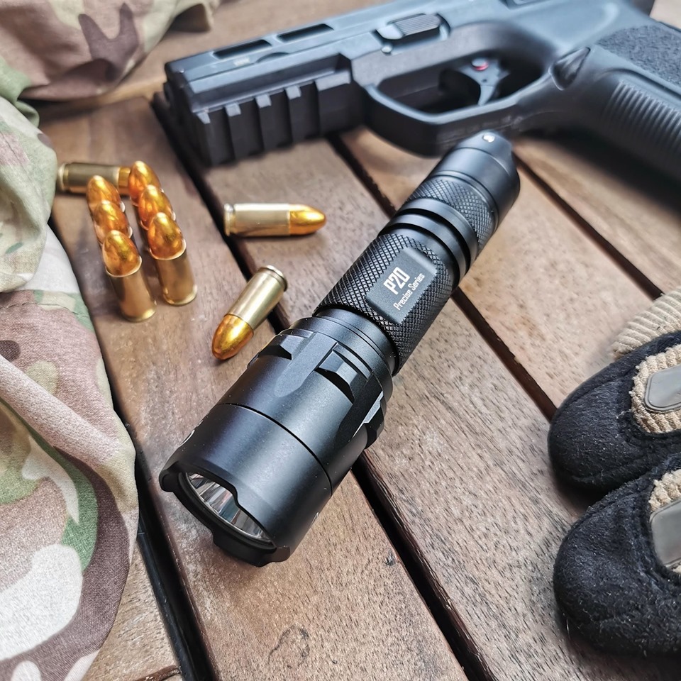 🌟Specially designed for Law Enforcement, Military and security, P20 is an ultimate tactical flashlight releasing the max output goes to 800 Lumens.