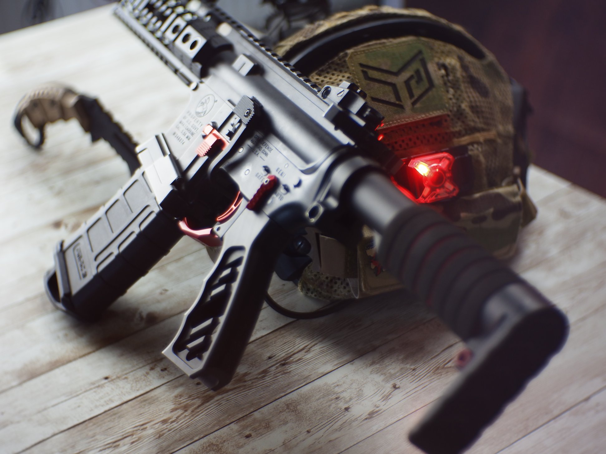 Attach the NU05LE on the back of your helmet. It can be attached to the helmet in special operations or in quick deployments. The flashing colors are able to indicate different grouping or to enable quick identification on team members of specific positions. Thank you photo by @samef 