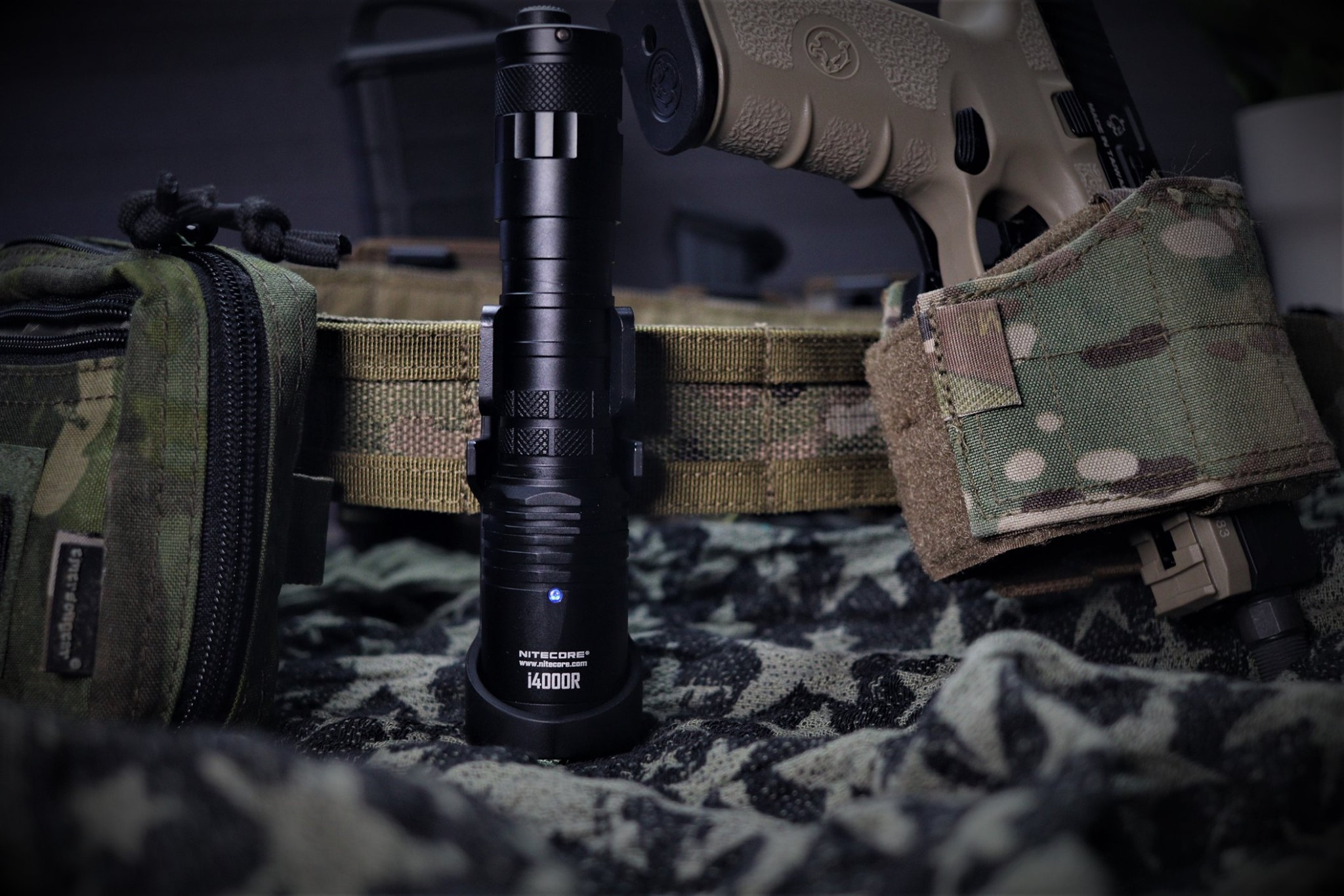 #NCtac i4000R---future-oriented 21700 intelligent tactical flashlight🔦🔦 Combined with NTR10 tactical ring, it is easy for you to operate the flashlight😉 🔎: bit.ly/2FsF6Vg...