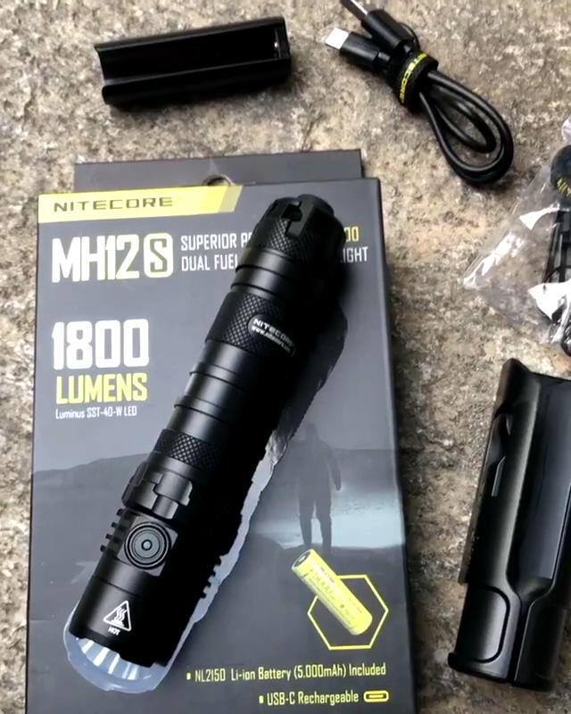 Get the latest MH12S flashlight in hand! Who want it?? 😍