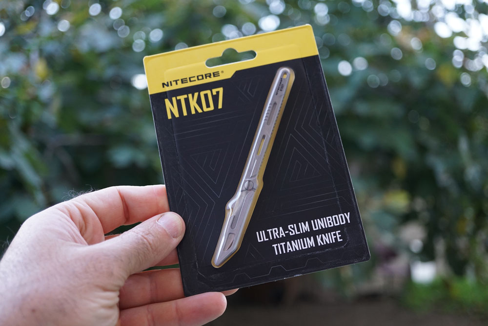 The NTK07 Ultra-Slim Unibody Titanium Knife is constructed from aero grade TC4 titanium alloy with exquisite CNC craftsmanship. Featuring high strength, low density and strong corrosion resistance, titanium alloy is ensured with a premium quality and an excellent performance to be widely used as aerospace components.