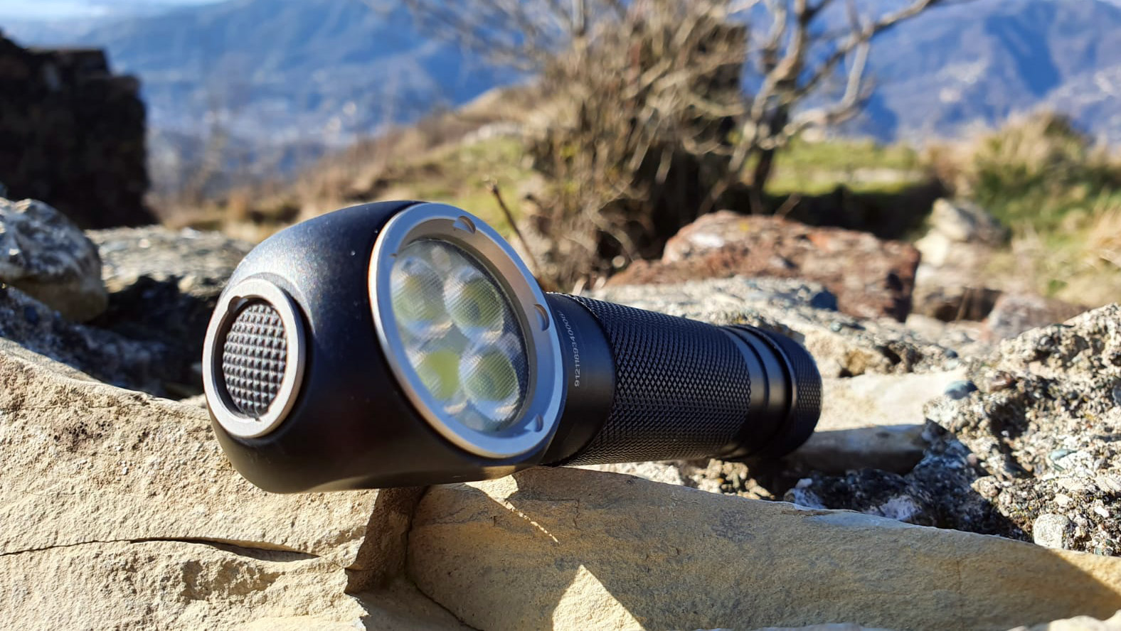 With the quick detachable bracket, the handheld HC35 can be easily switched to headlamp in a short time. Its versatile L-shaped design can satify your various needs for headlamp, handheld, industries, maintenance, deep carry.