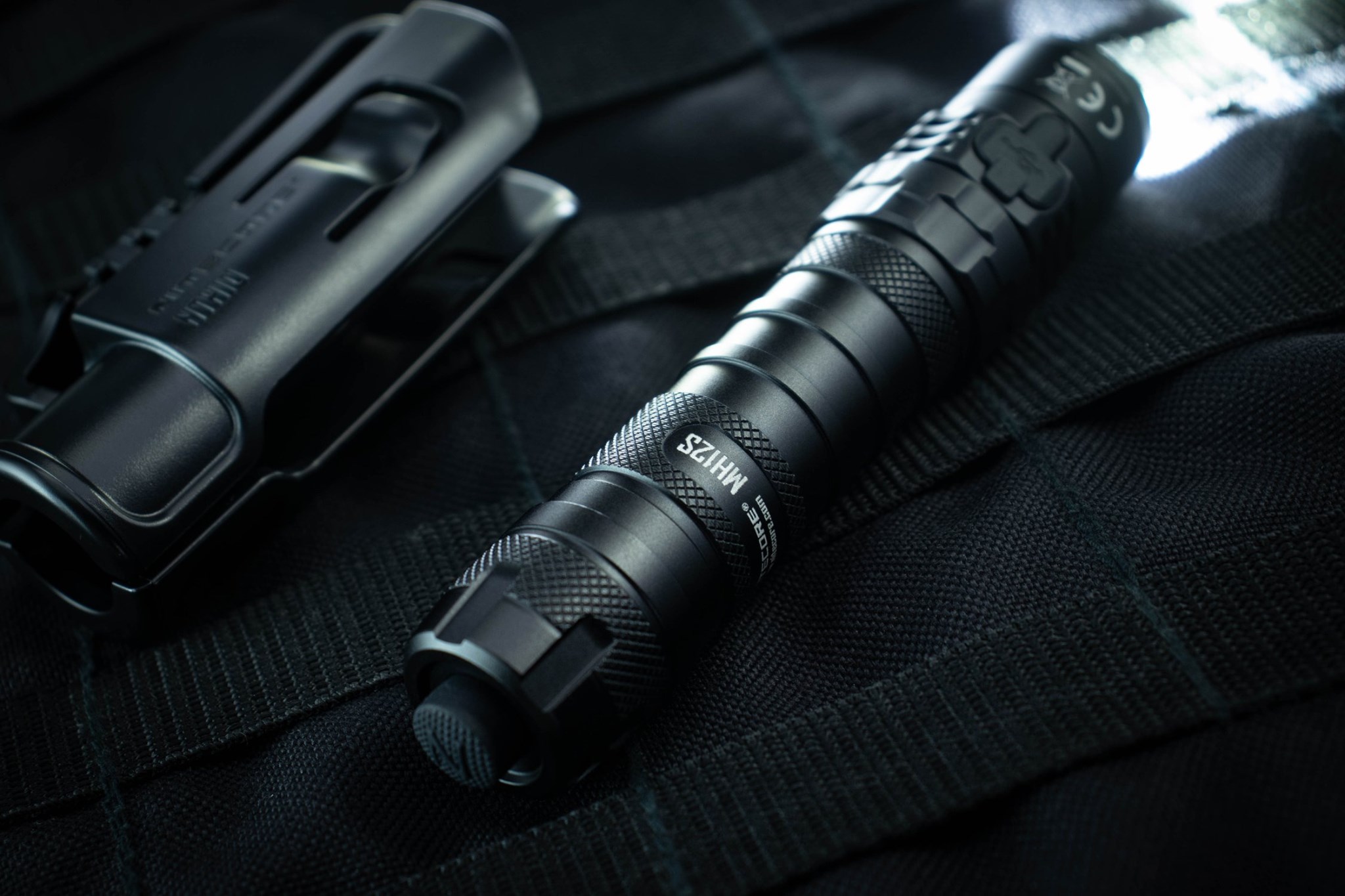 #MH12S is made of aluminum alloy with an anodized finish, which provides you big confidence for us in harsh environments or outdoor survival purposes.