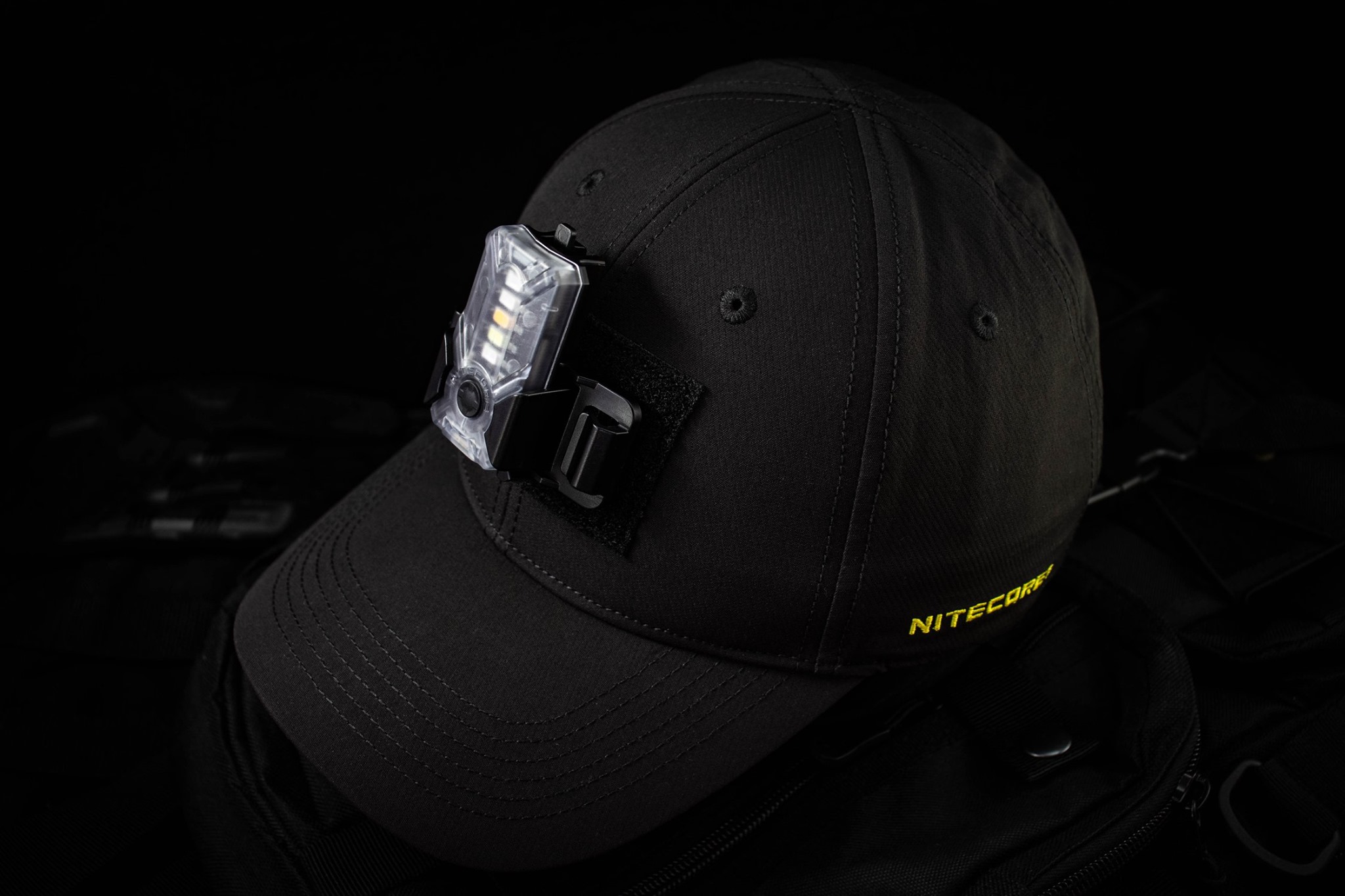 When wearing NITECORE Combat Hat #NDH10,you can put the patch or light as #NU07LE on the front or rear big velcro area for signal or illumination.