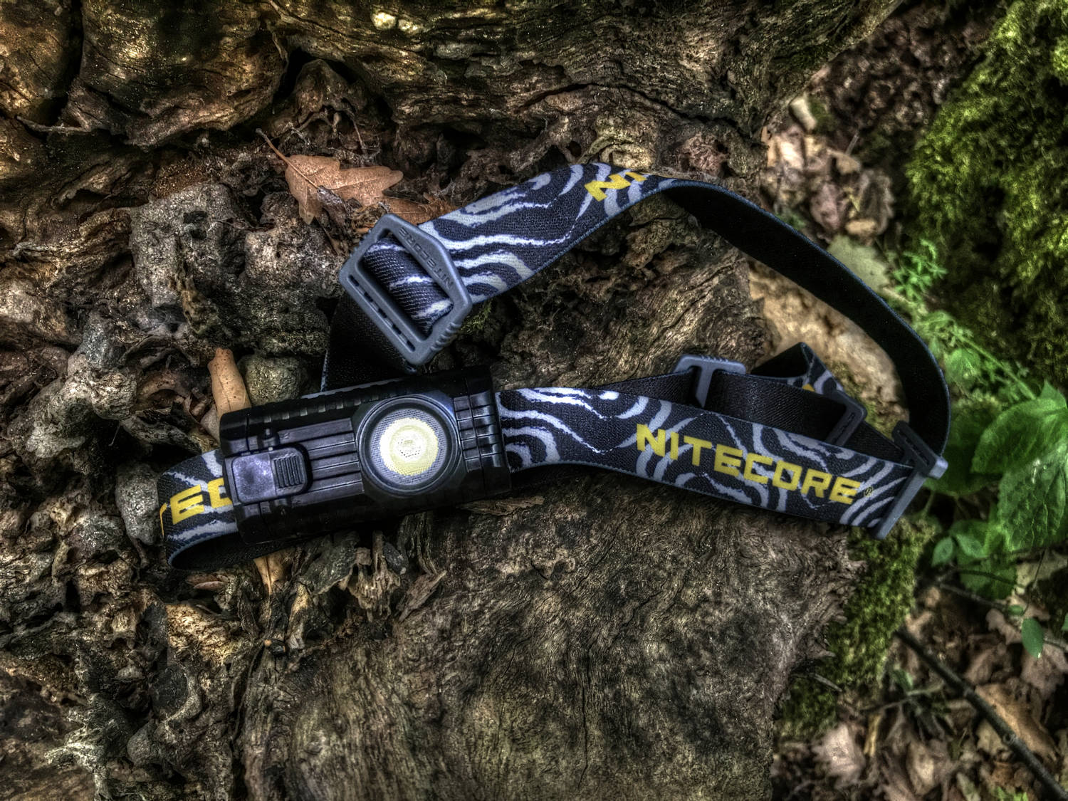 The NITECORE HA23 is a lightweight outdoor headlamp powered by 2 x AA batteries, the most accessible power source. What do you think about the AA batteries powered headlamp? 🤨😆