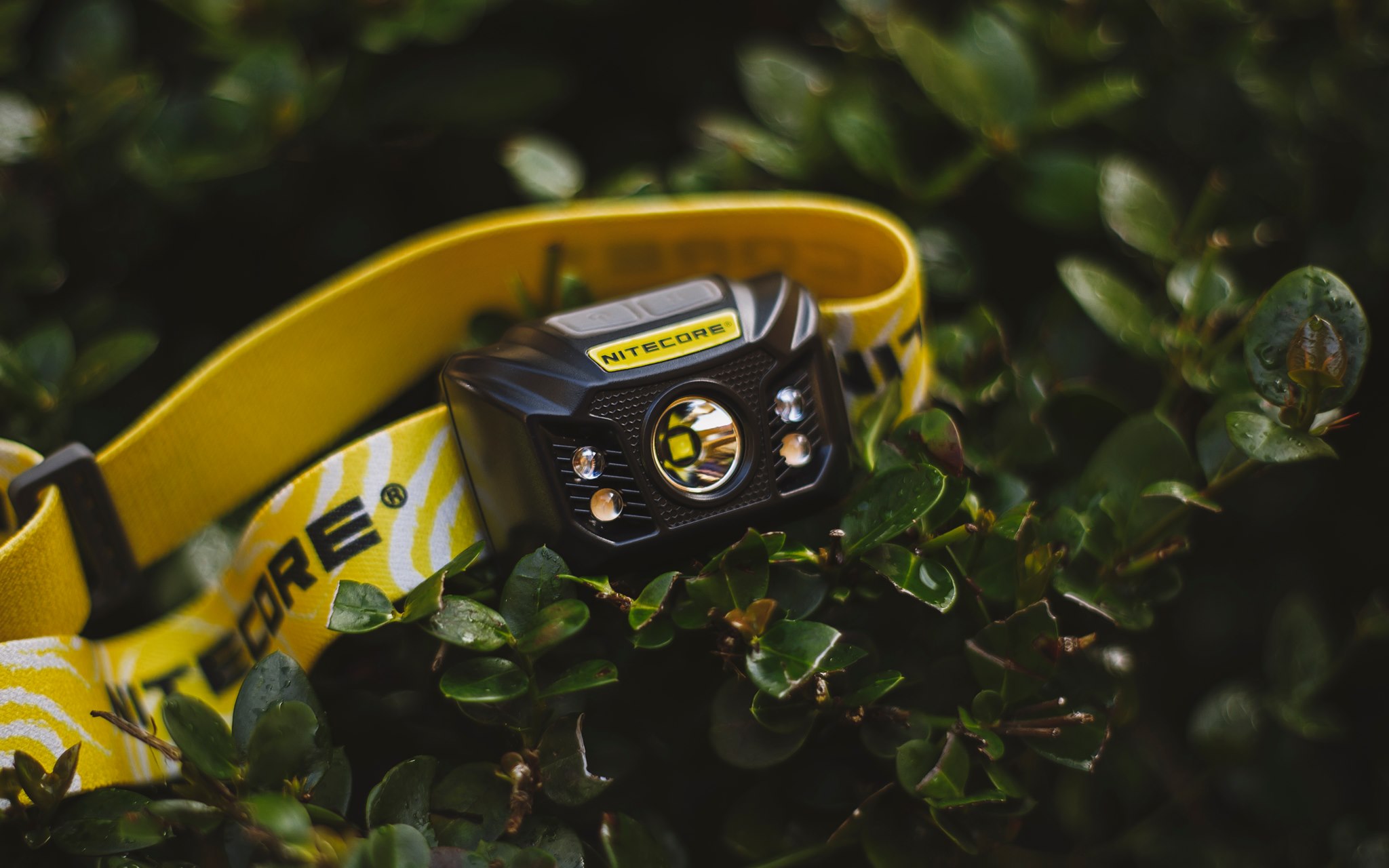 A light weight headlamp with long run time, can take your outdoor activities to the next level. The NU32 headlamp has extreme compact and lightweight body with a weight of 99.5g (3.51oz), and max runtime up to 330 hours.