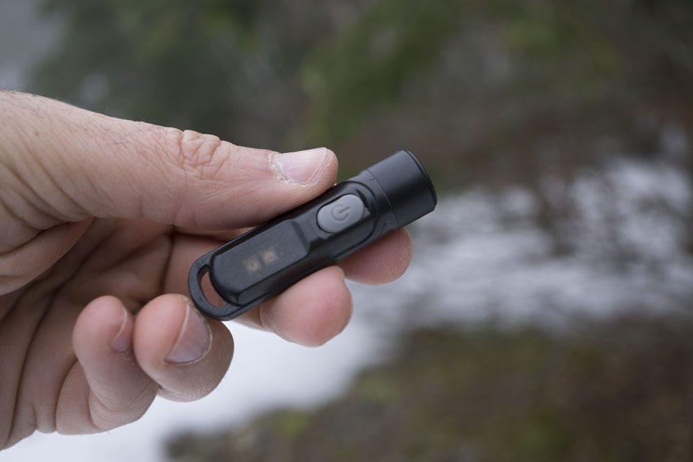 The TIKI LE has blue and red lights which can be used as a signal marker to indicate the location or different grouping as well as sending out signals while camping or walking.