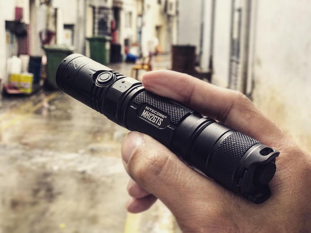 Who says you need flashlights in the day? Operators. It might be bright as day outside, but once you raid unknown indoor spaces, you won’t know what’s hiding around the corners. These lights are able to go from a blinding 1800 lumens to a low 70 lumens for close up stealth work. 