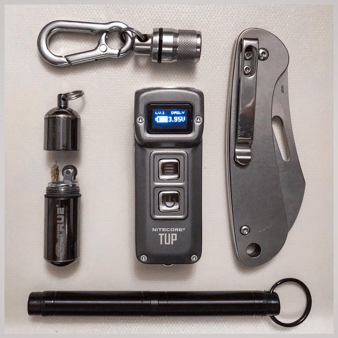 Show your today EDC flashlight.😃