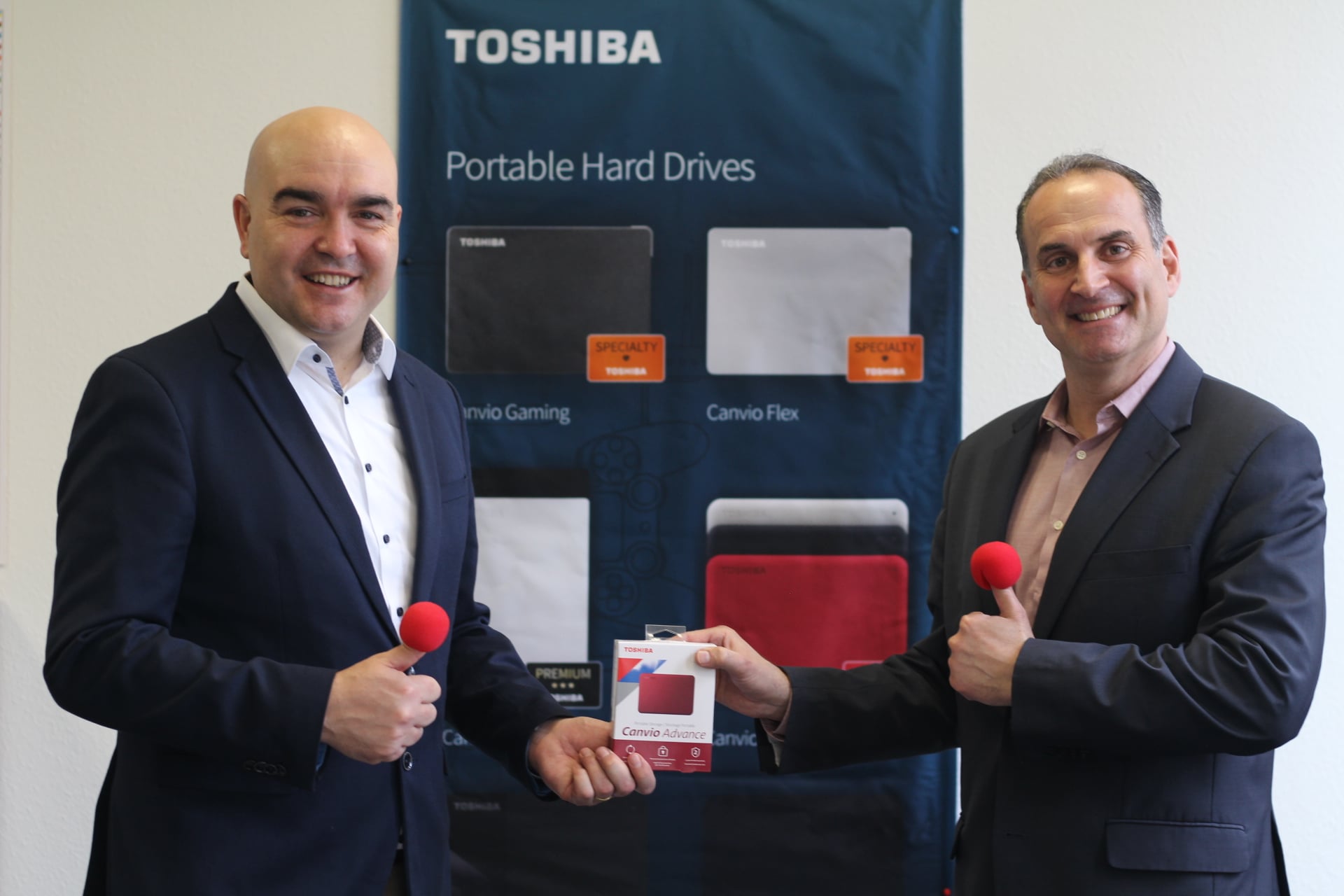 Toshiba Supports ROTE NASEN Deutschland with External Hard Disk Drives. 