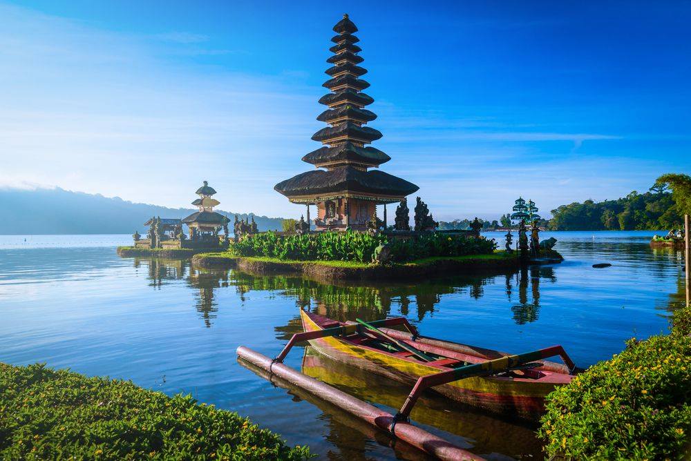 People travel far and wide just to visit the temples in Indonesia. In Bali, there are beautiful temples that leave you thinking about the rich culture and history of the land. 