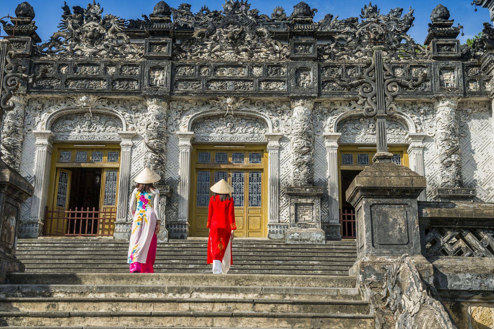 Millions of tourists flock to Hue, Vietnam each year, to see its temples and landmarks, many of which are national treasures. Returning to their home countries with beautiful photos of their time spent here. 