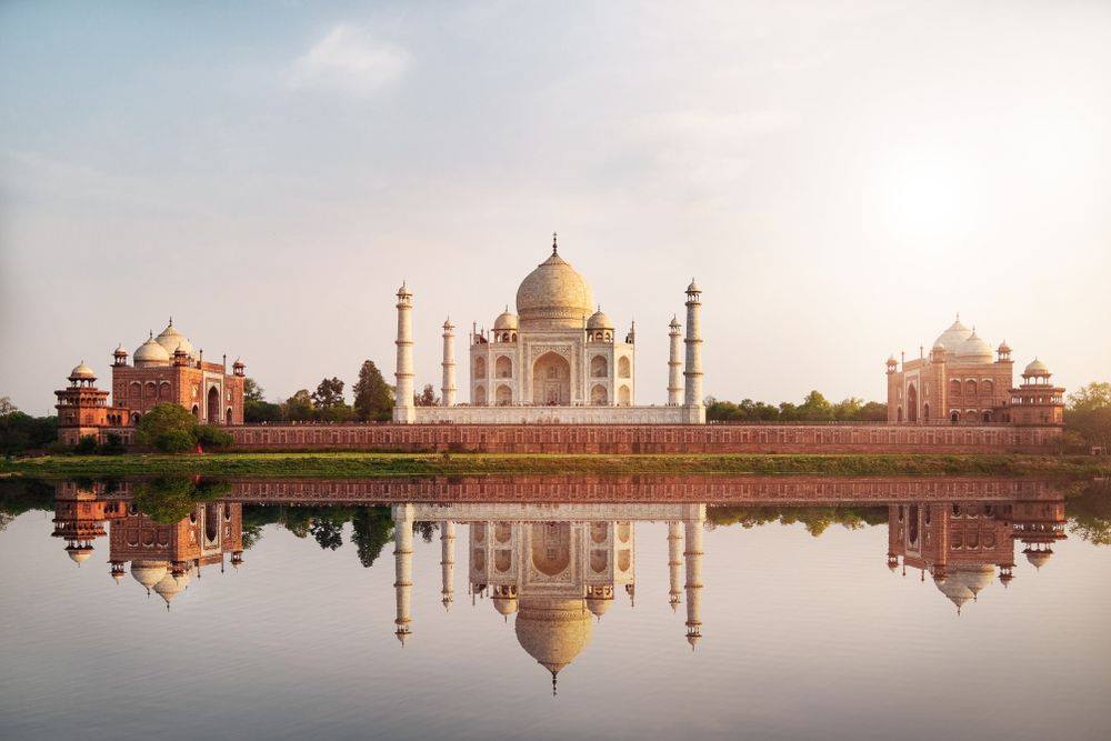 Taj Mahal calls out with its romantic architechture. We know quality worksmanship when we see it. Toshiba's line of SD and microSD cards, for instance - as stunningly high in quality as the Taj. 