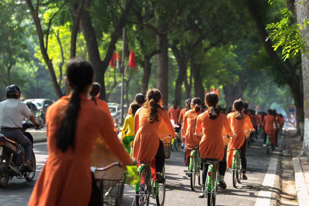 The Ao Dai, worn by Vietnamese women, reflects the beauty and grace in their culture. At Toshiba, we equip you so you can focus on capturing photos of a city's culture and people. 📸😎