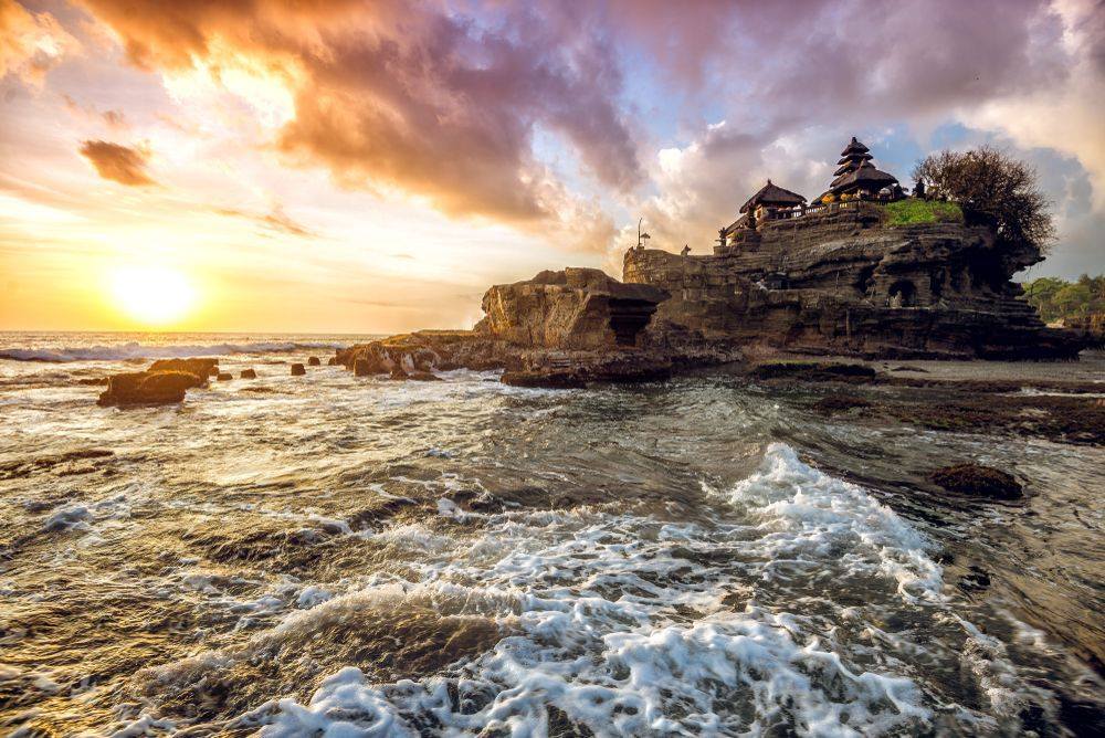 Standing atop a huge rock is Tanah Lot Temple in Bali. It is especially stunning in a sunrise or sunset. Why not bring home beautiful memories like this one, with Toshiba's SD and microSD cards? 