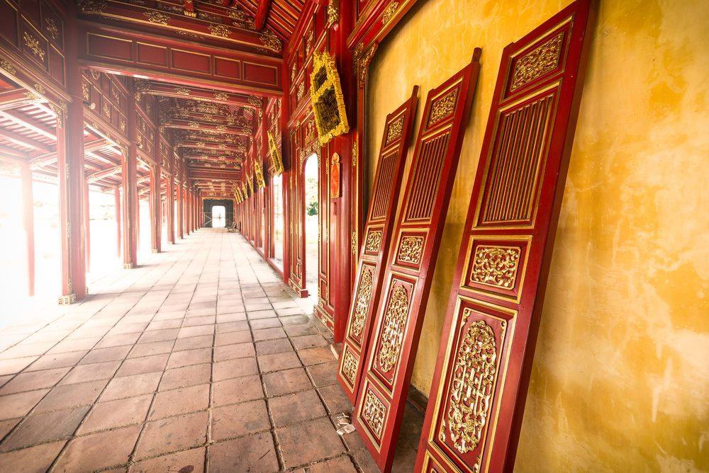 Hue is beautiful! In Vietnam, architecture speaks of culture. Capture Vietnam's rich history with Toshiba's SD cards. 