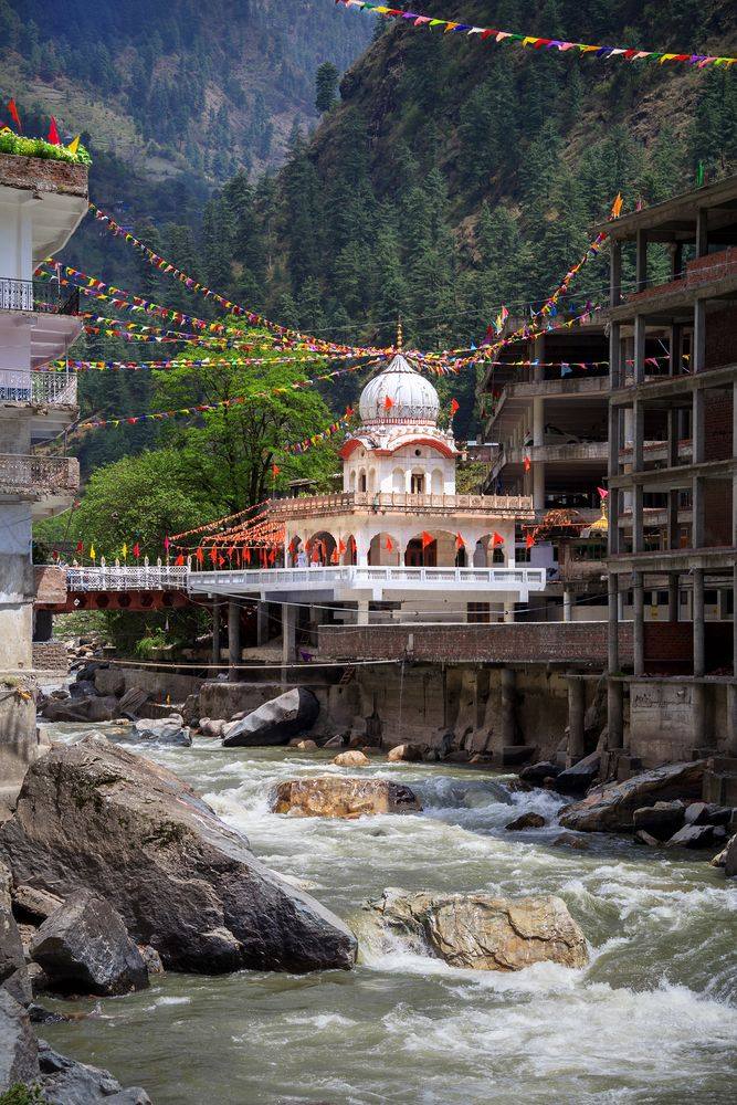 Sitting on Parvati river in northern India, Manikaran is a pilgrimage centre for Hindus and Sikhs. It is also known for its hot springs. A place to relax and worship, it has attracted domestic and foreign visitors. Set your foot and explore the wonders around you. A Toshiba SD card helps you store the wonders.  Follow us @ToshibaMemoryAPAC