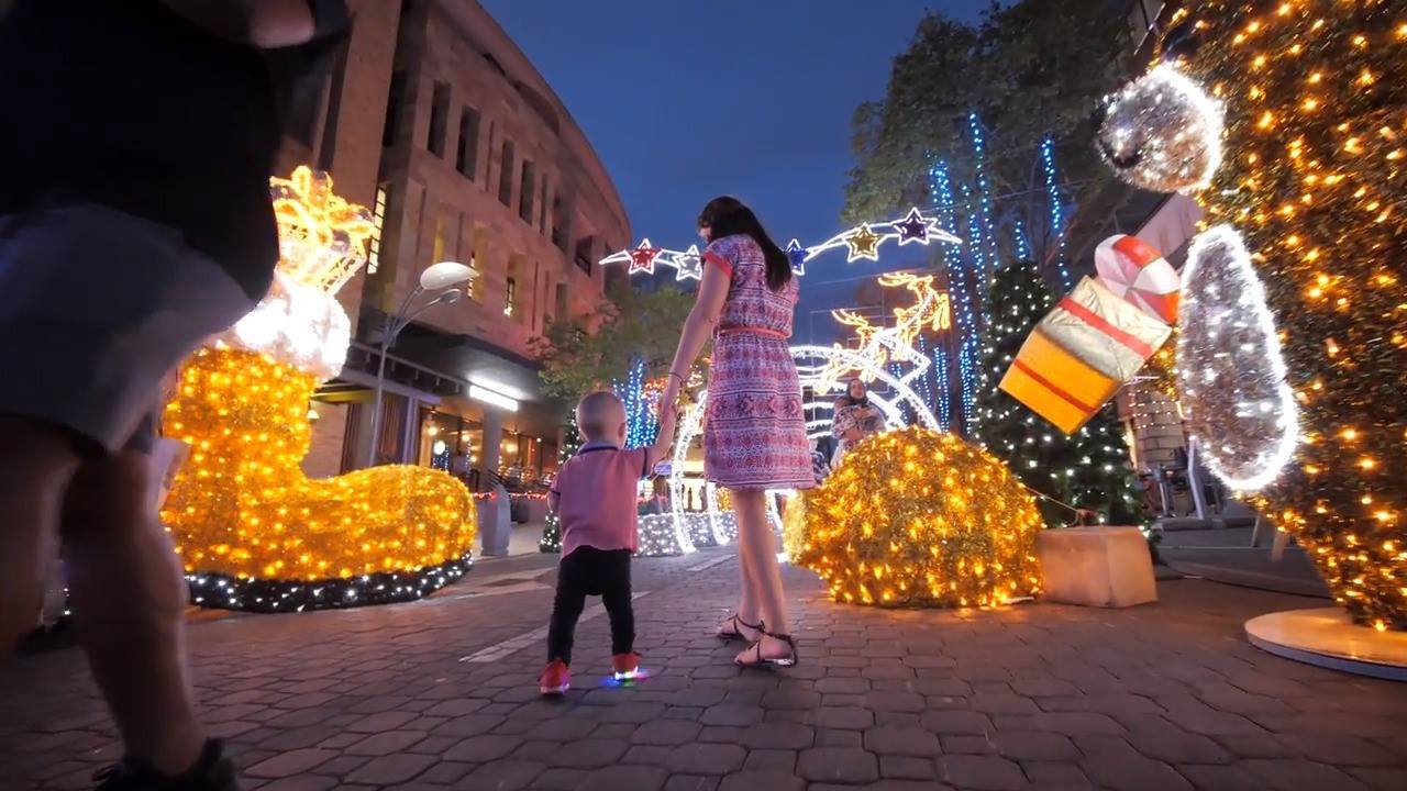 Christmas Lights at Melrose Arch by #FeiyuTechA2000📹🎄🎄