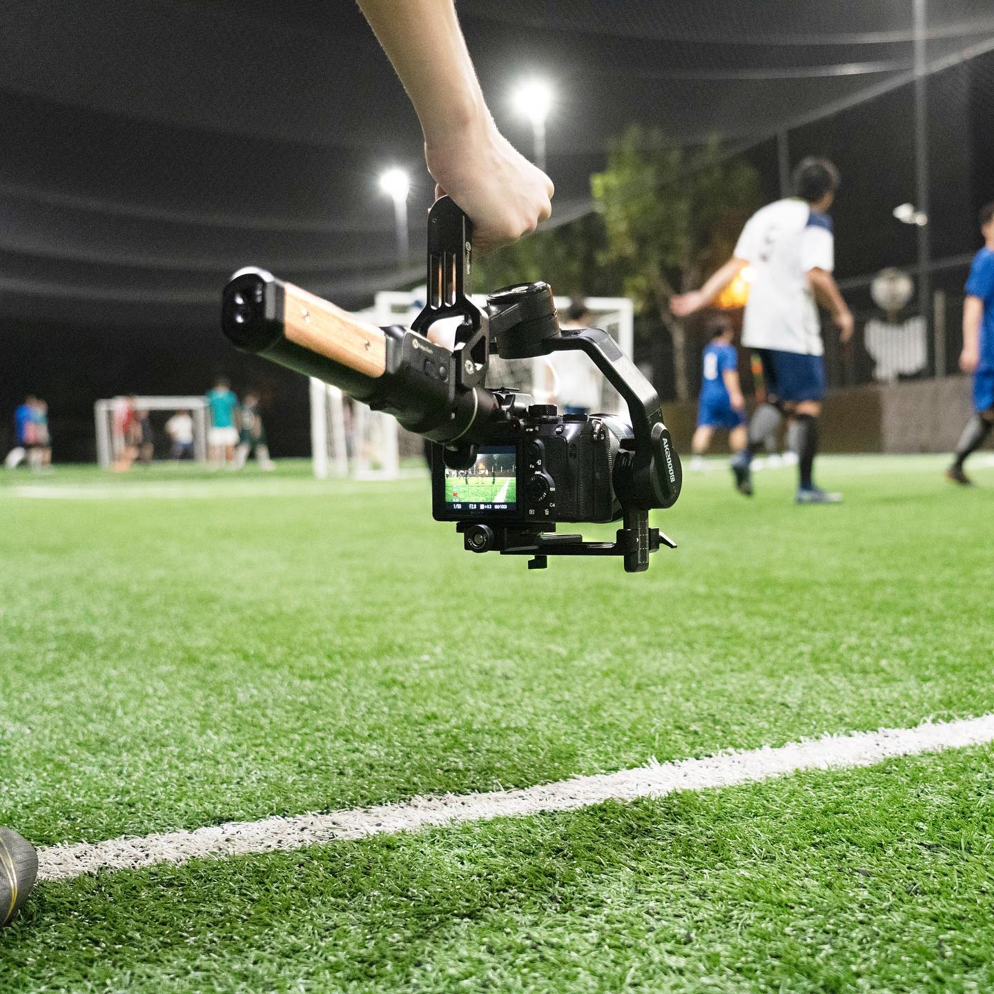 Having trouble finding The gimbal for multiple shooting purposes?Check on our new #ak2000c . Whether you want to shoot in a low-angle, simulate low altitude aerial photography, or better sound recording, the versatile #ak2000c is compatible with various extensional devices with up to 8 expansion interfaces, bringing more possibilities.    