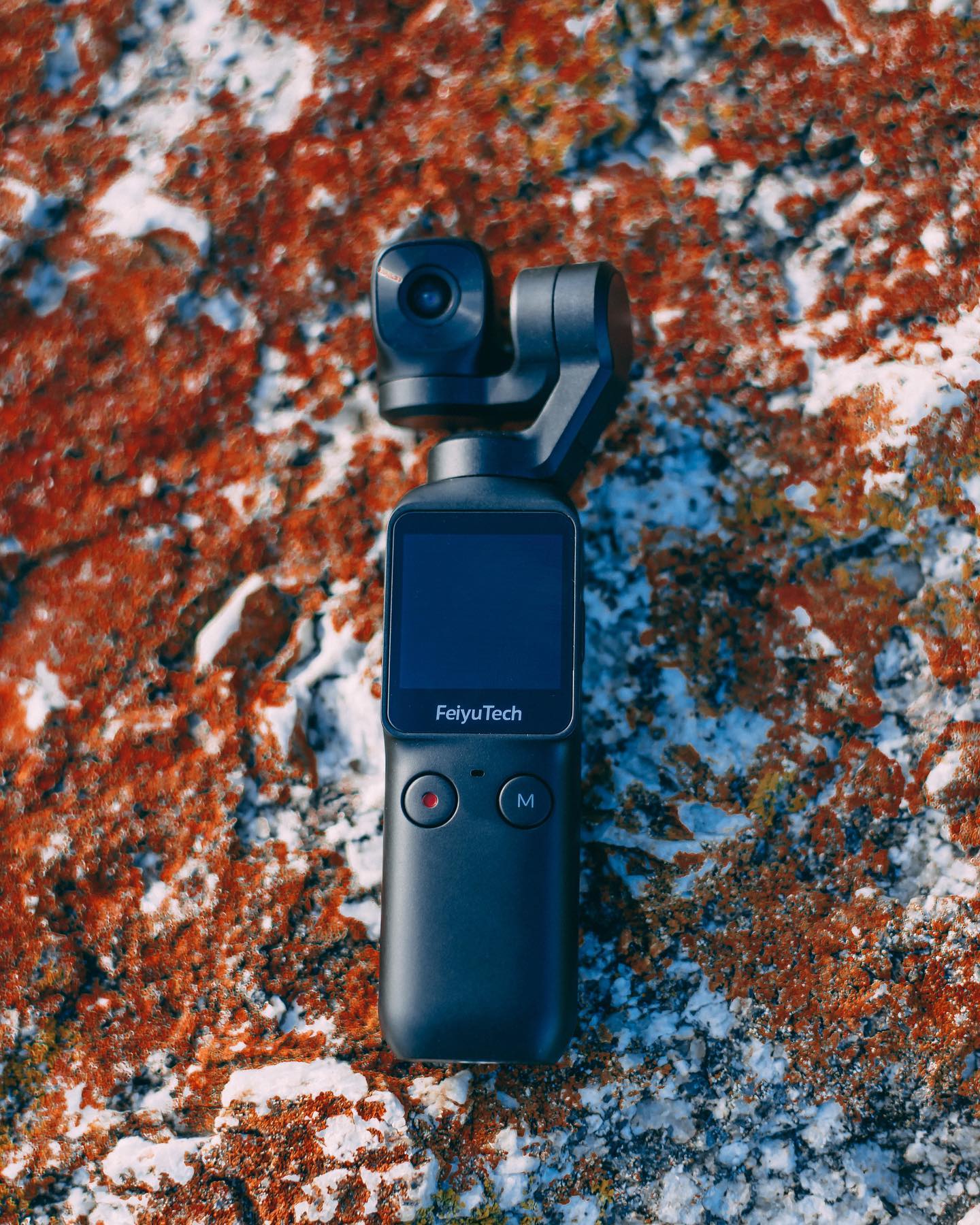 This 120-degree ultra-wide-angle lens on the little pocket gimbal camera brings extraordinary experience to you. 