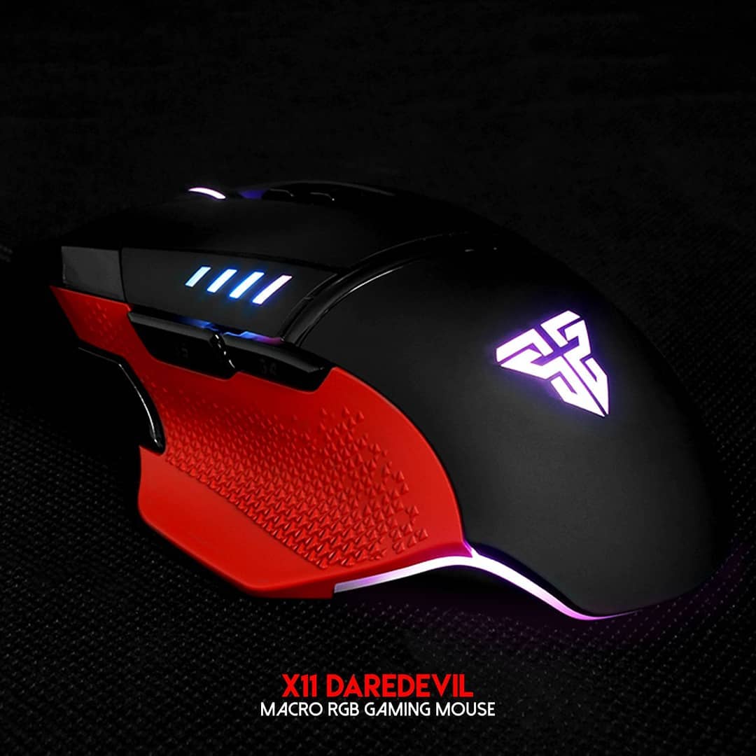 Make the right moves in any game situation with X11 DAREDEVIL that feature with 8000 DPI On-The-Fly DPI Switching.