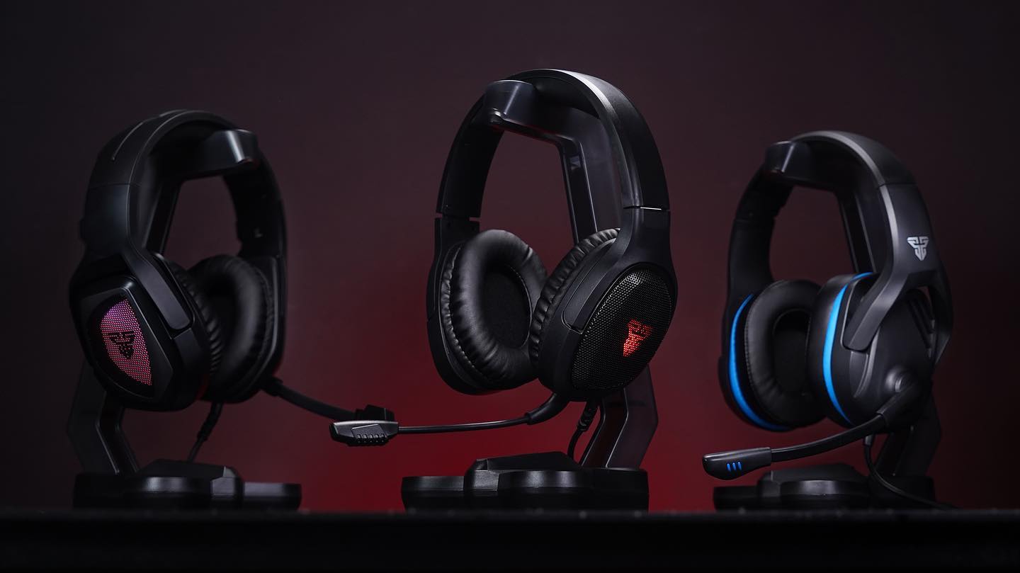 Durable, adjustable and noise canceling. Perfection.