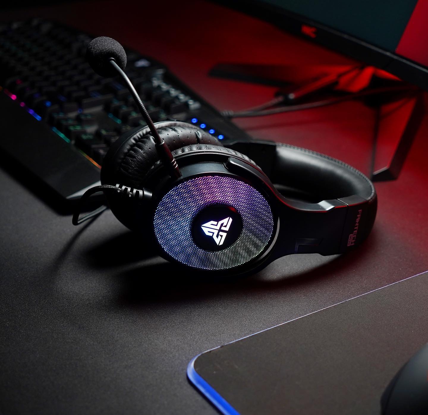 FUSION HG22 7.1 Immerses you even deeper in the action by delivering incredibly accurate positional cues without sounding like you’re in a tunnel. Lose yourself in the game as the audio comes to life all around you.