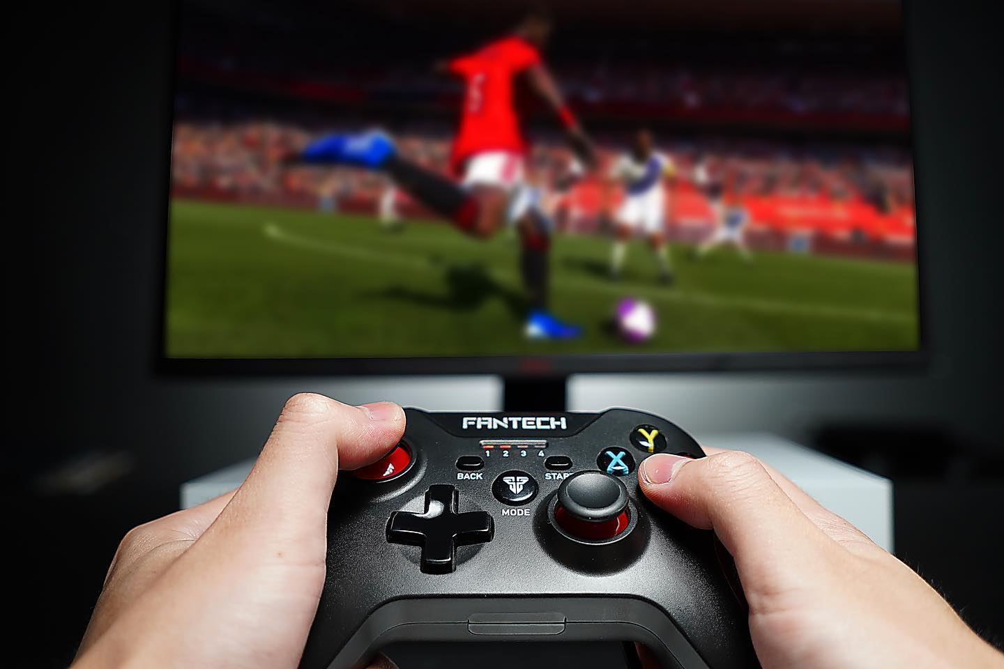 Control the game with FANTECH SHOOTER GP11, all from the comfort of your sofa.