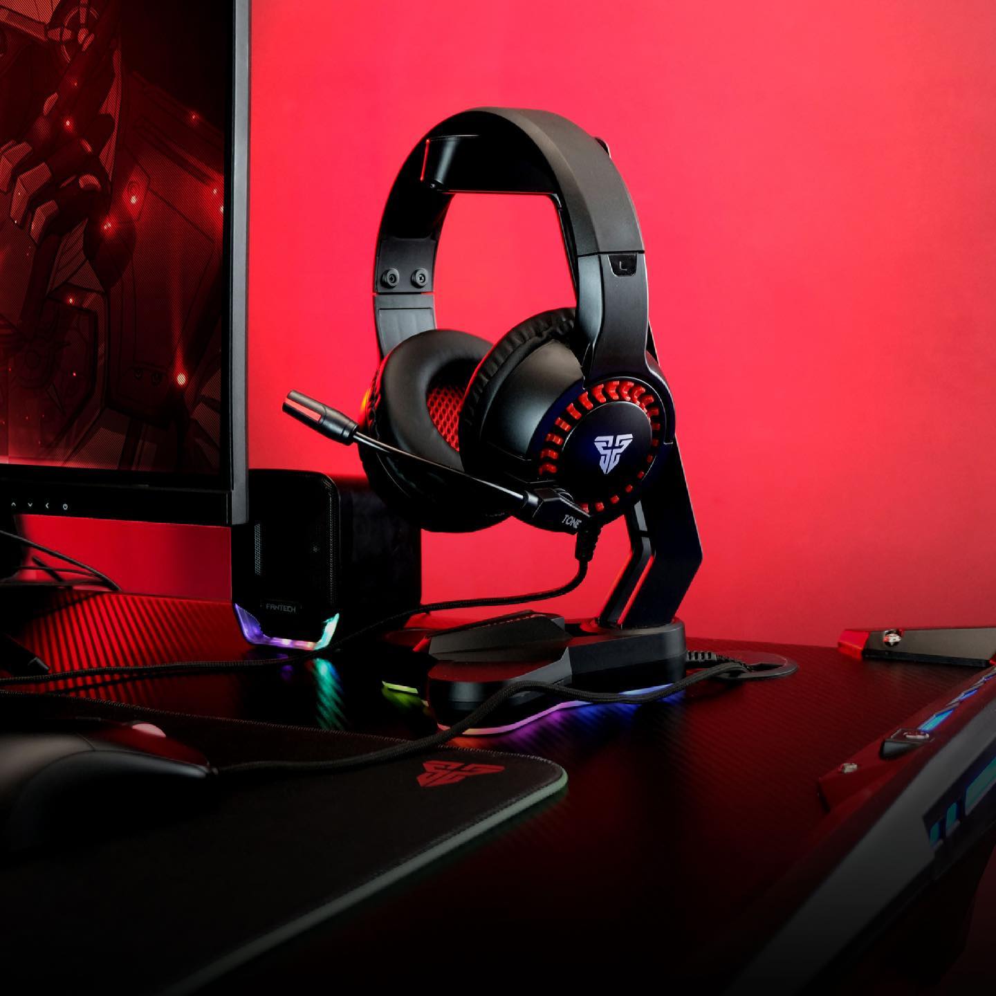 Hear your games, differently with Fantech TONE HQ52. Featuring a super comfortable design and hi-fi audio for the most clear gaming experience. Gear up and win!