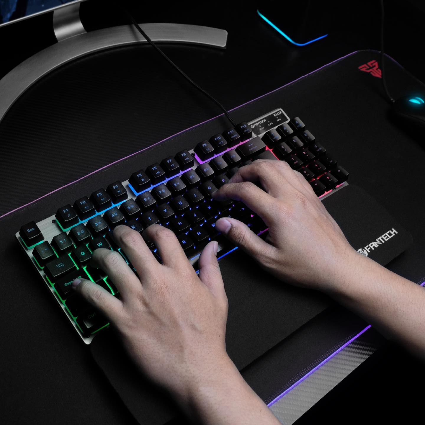 Get your game on with Fantech K613X! Featuring an ultra small form factor, full key set, and RGB backlight, all within an aluminium frame! Don't wait to destroy the competition! Gear up and win!