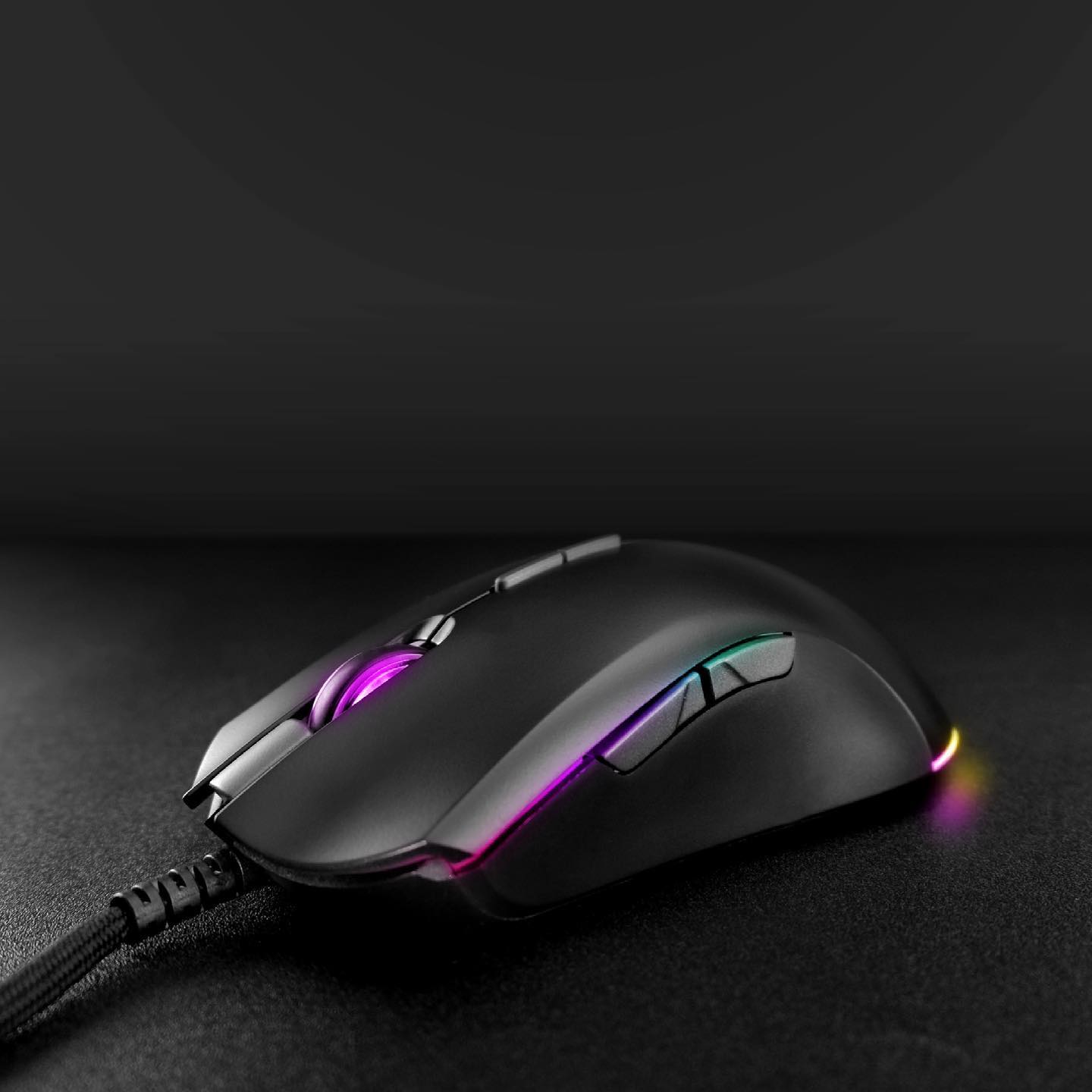 Featuring RGB lighting and sleek ergonomics, Fantech Blake X17 Pro has got you covered.