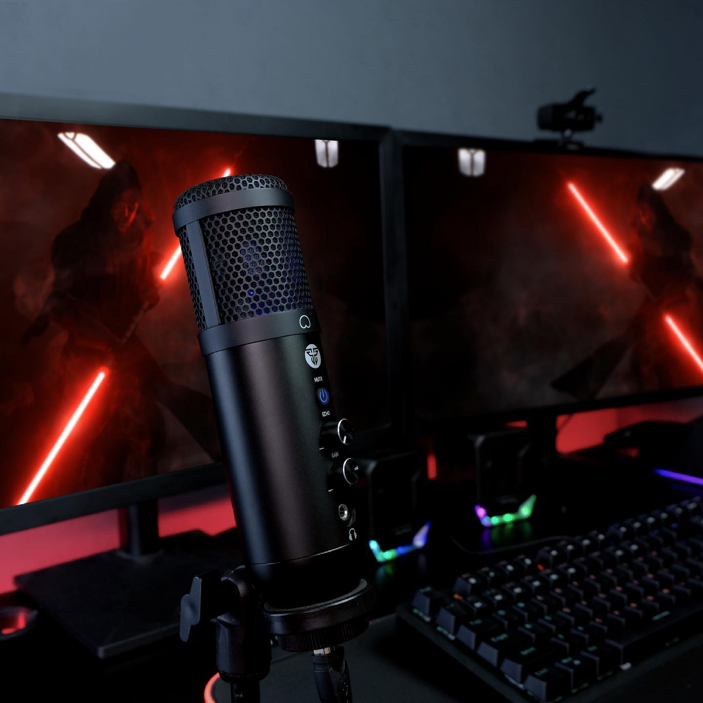 Singing, streaming, gaming, we've got you covered. Fantech MCX01 featuring a super durable design, with RGB asthetics to match your gaming setup. Let your audience hear you in crystal clarity!