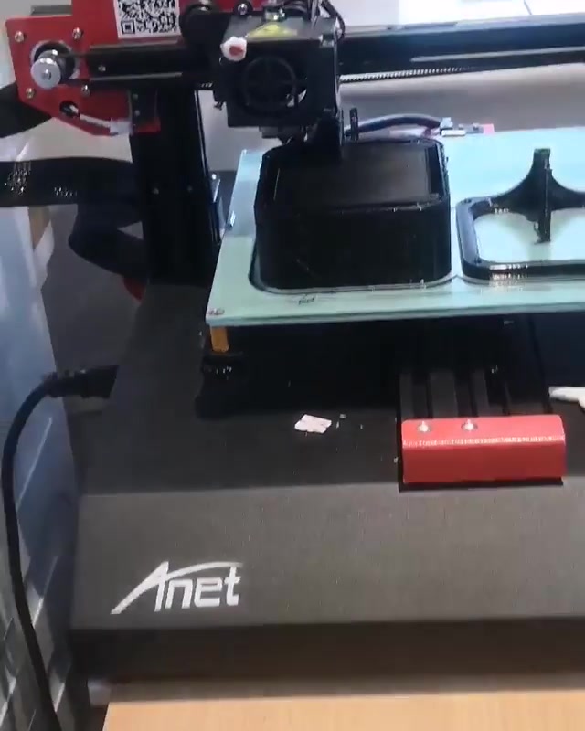 Floating plant pot being printed on the wonderful Anet ET4 Share by uplandcrafter