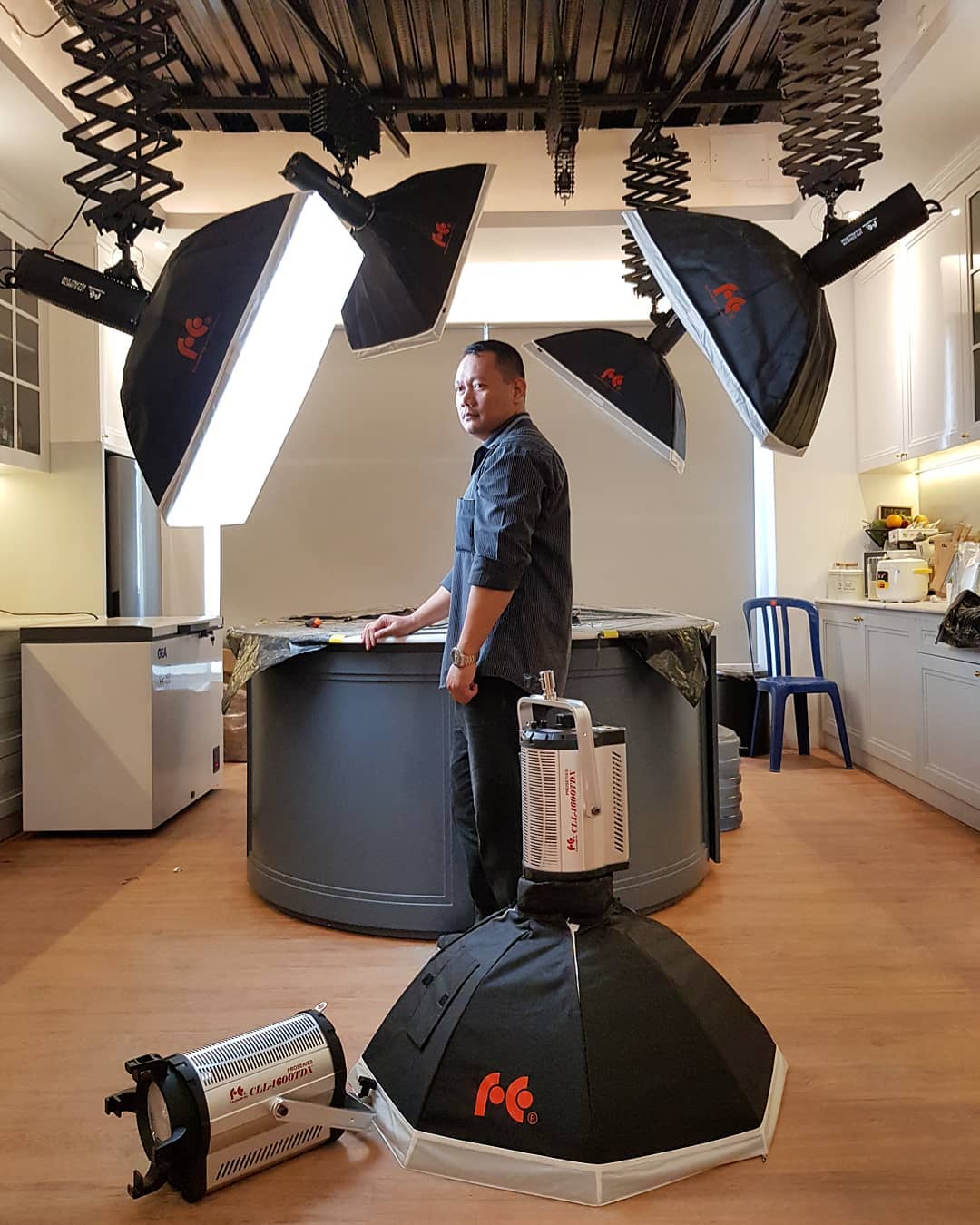 A big fan of FalconEyes LED studio and Fresnel lights, Victory Photo & Video Equipment stunning production works as always. For more information and details; LED Studio...