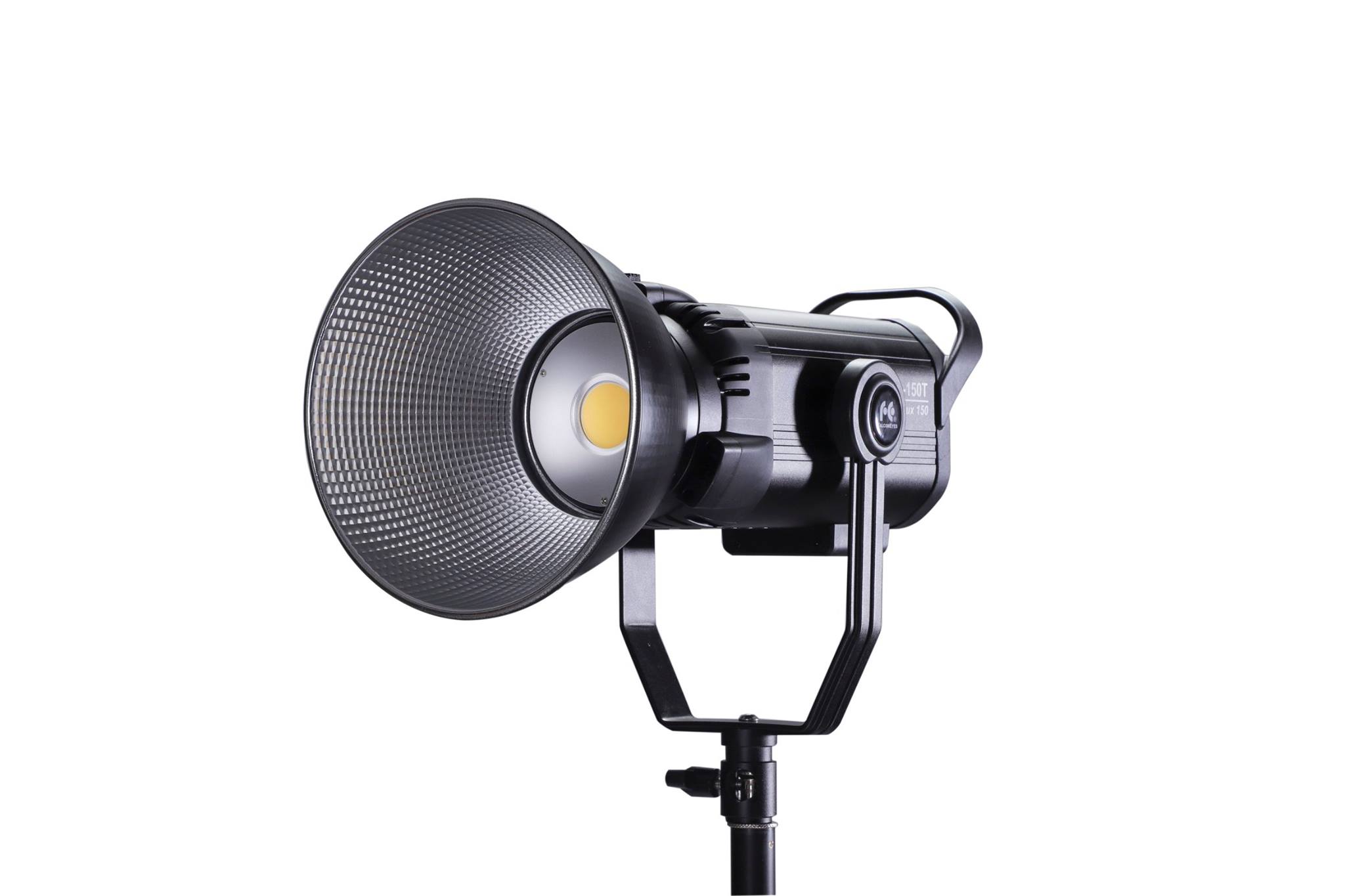 The new LPS-150T from FalconEyes LPS-family is a powerful and compact 150W LED studio lamp. The new COB LED chip provides unprecedented brightness, giving out 18400 LUX at 1m distance. It comes with the 2.4G Mutual Control system which makes it easier for the key light to communicate with the fill light or back light. LPS-150T is designed with Bowens mounting for connecting with any Bowens light modifiers including softbox, diffusor dome, snoot, etc.