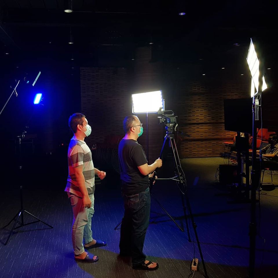 The FalconEyes 120W bi-color key light is working well with two Pockelite as ambient lights. Photos credit to Victory Photo & Video Equipment Products details;... LPL-S6002TDX (Bi-color soft-light)