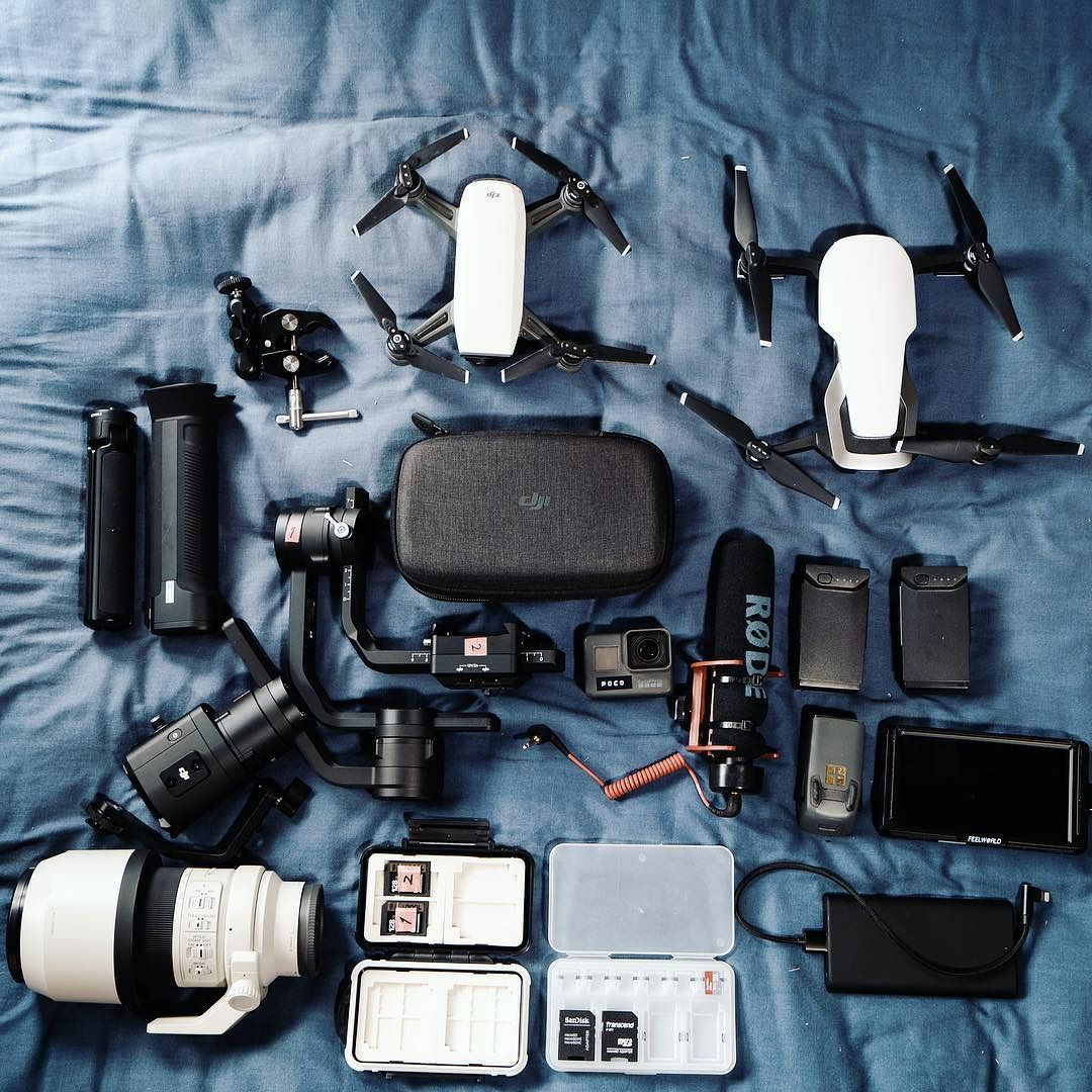 When I notice something I'm such a nice machine ... .... Tripod / monopod / 3 gimbal asshole set, 2 drones and GoPro, main camera, telephoto lens & wide angle lens, microphone. Glad to add FEELWORLD F5 5 inch camera monitor, I borrowed a telephoto lens and memory to @ cnpp_ p. 