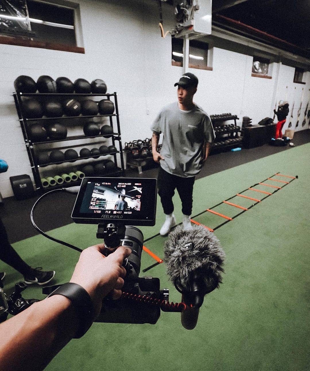 Always killing the late night content game with @brychng. Man is focused, stoked to be working together! Focus easily, muilt angle monitoring with FEELWORLD F6 PLUS, the 5.5 inch portable touch screen flexible for filming, LUT load feature is awesome for preview the colors you love in the field.