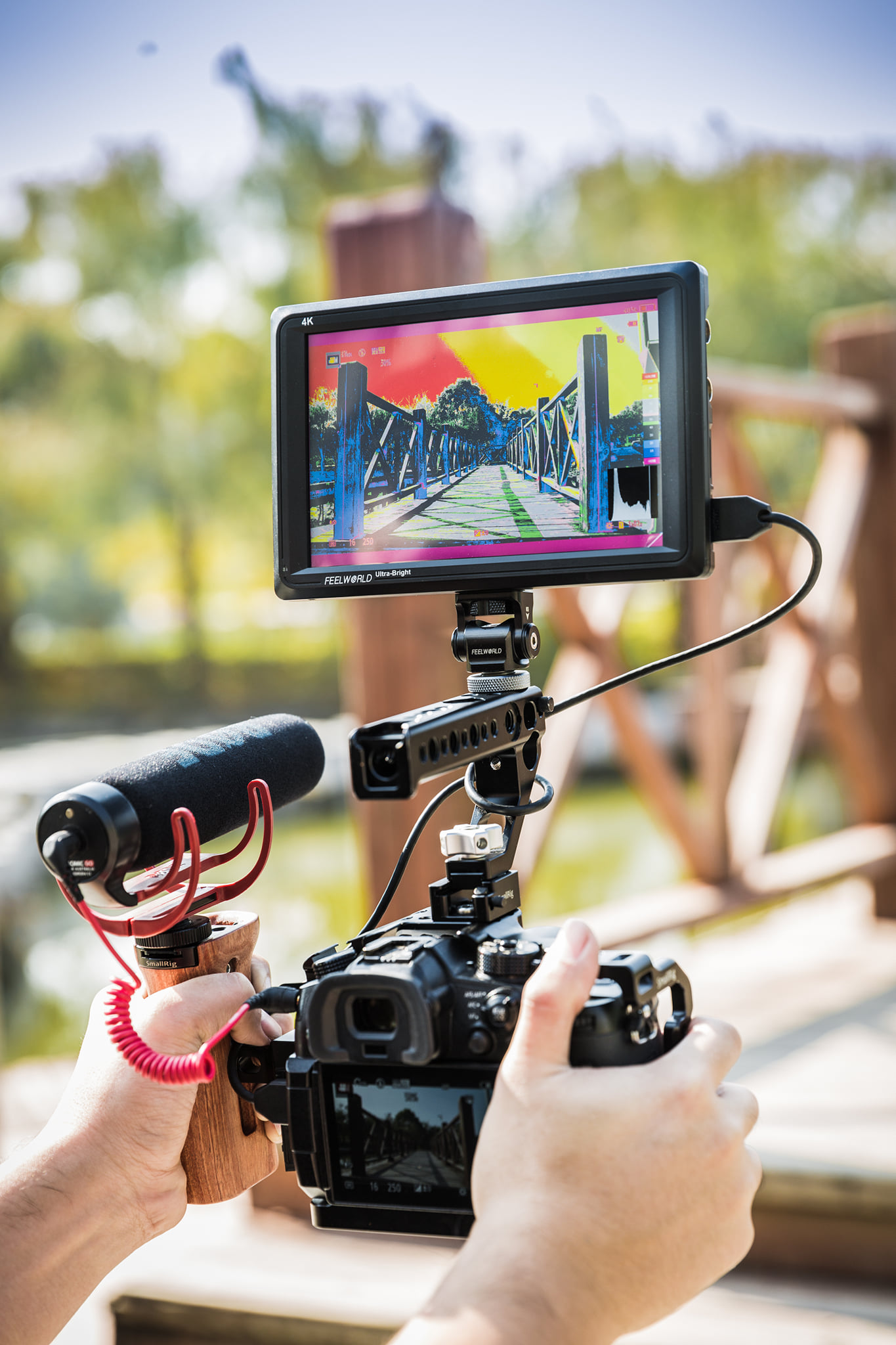 FEELWORLD FW279 is great field monitor for video recording The picture is clear and the brightness is great for filming in directly sunlight.