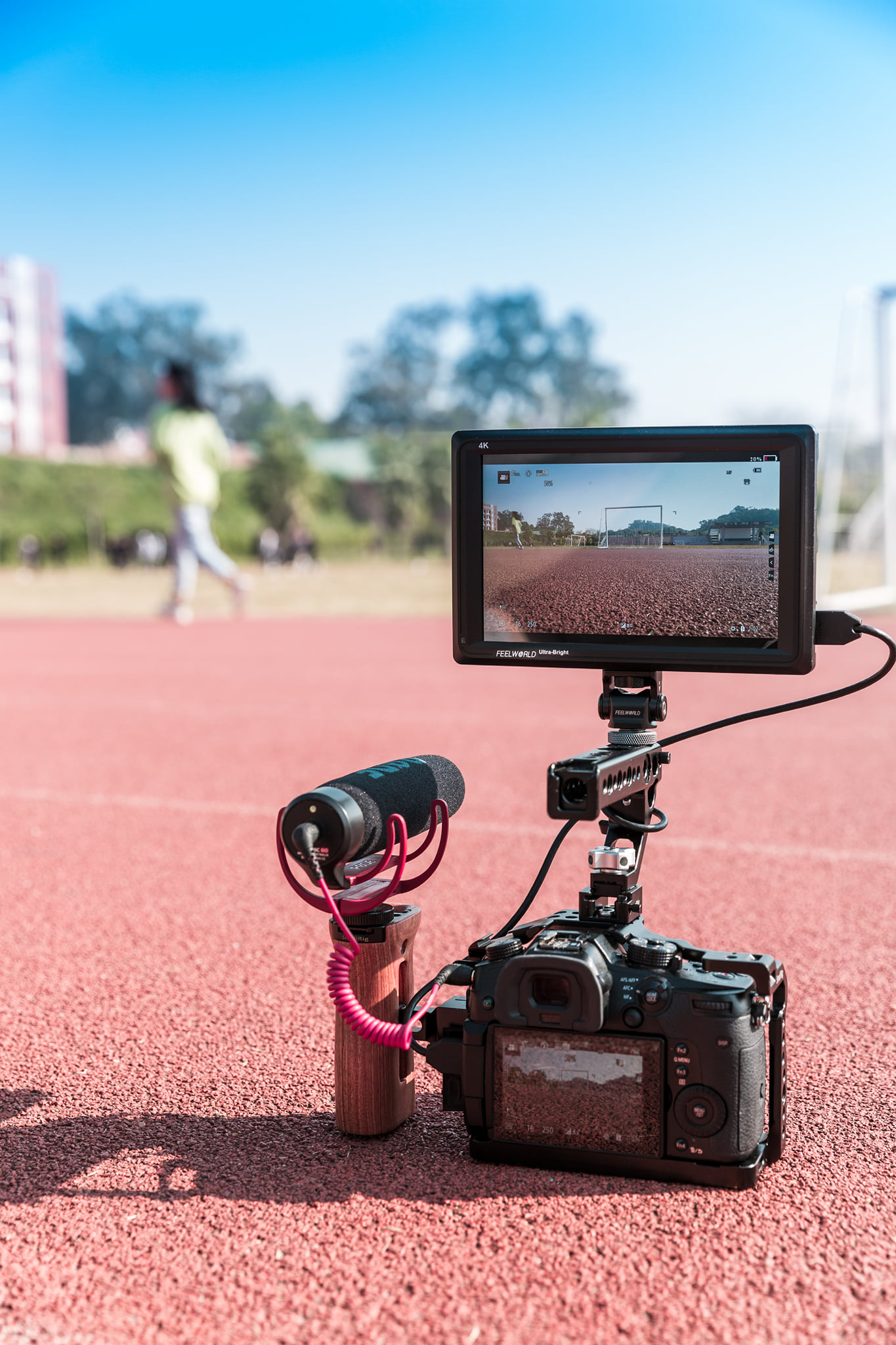 Highly recommend the FEELWORLD FW279, super bright 2200nit  indeed and did not need a monitor shade when you was out in the sun, much bright than the camera built in monitor.