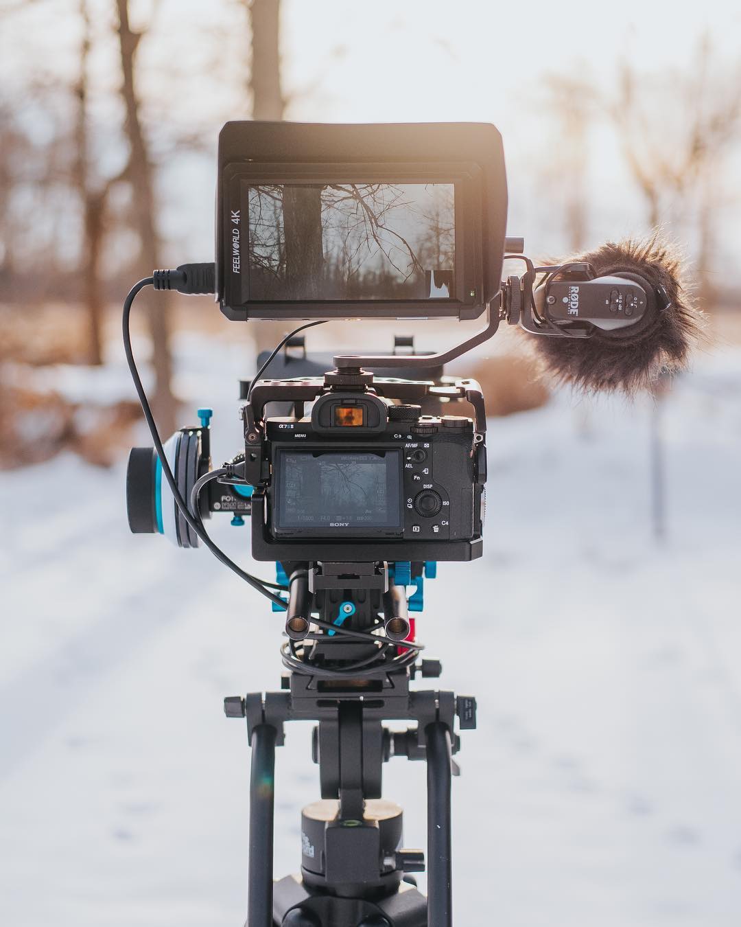 We just added a field monitor to our kit and now we’re wondering, “How did we ever shoot without this tool??” 🤷🏼‍♂️